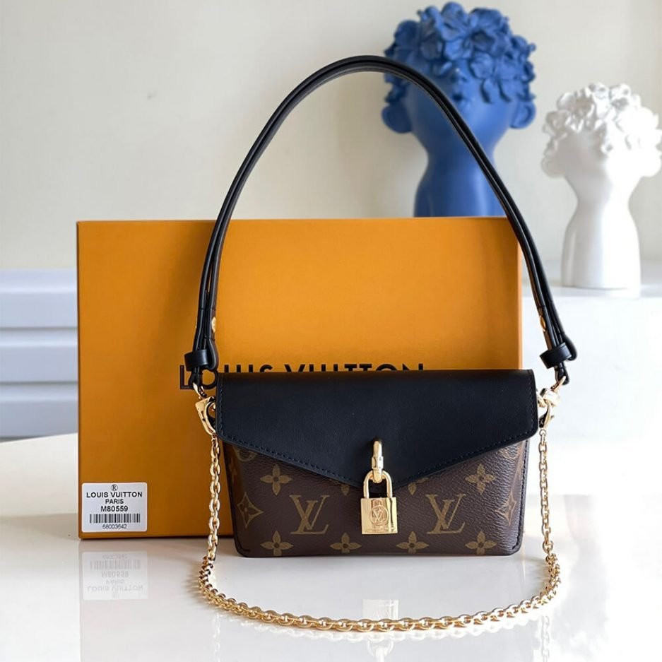 PADLOCK ON STRAP - Image 2