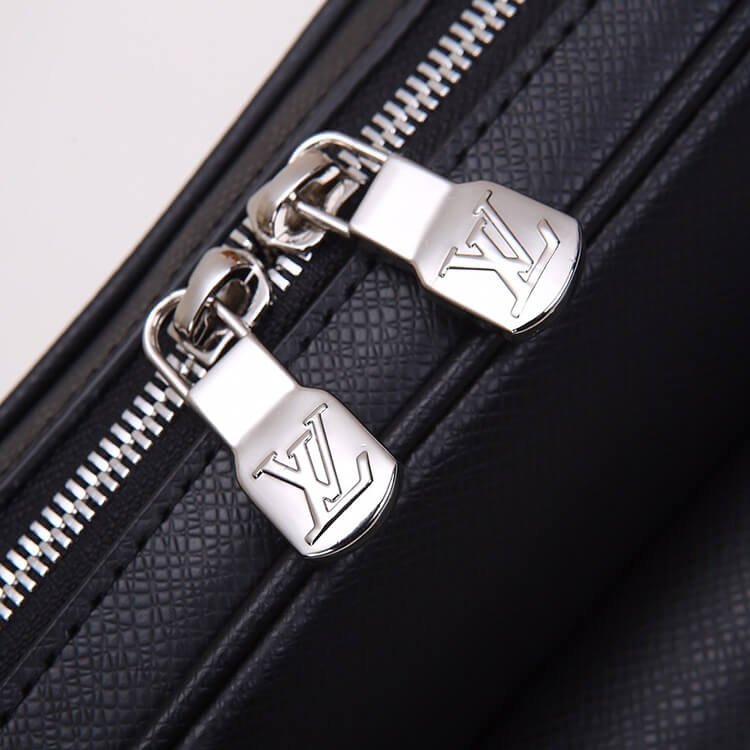 LV Outdoor Messenger - Image 5