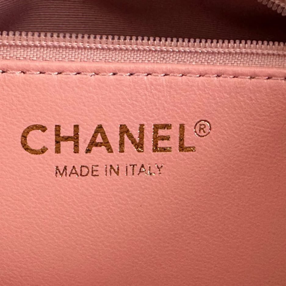 CHANEL Medallion Tote Bag - Image 7