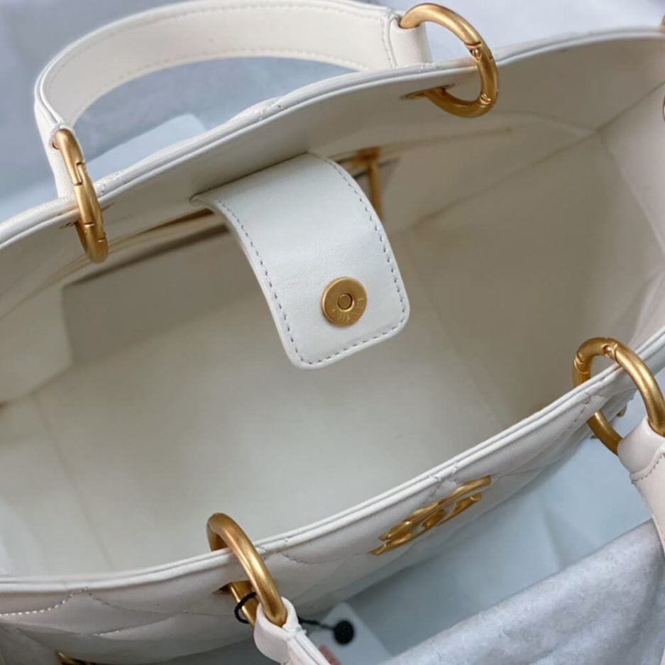 CHANEL SHOPPING BAG - Image 8
