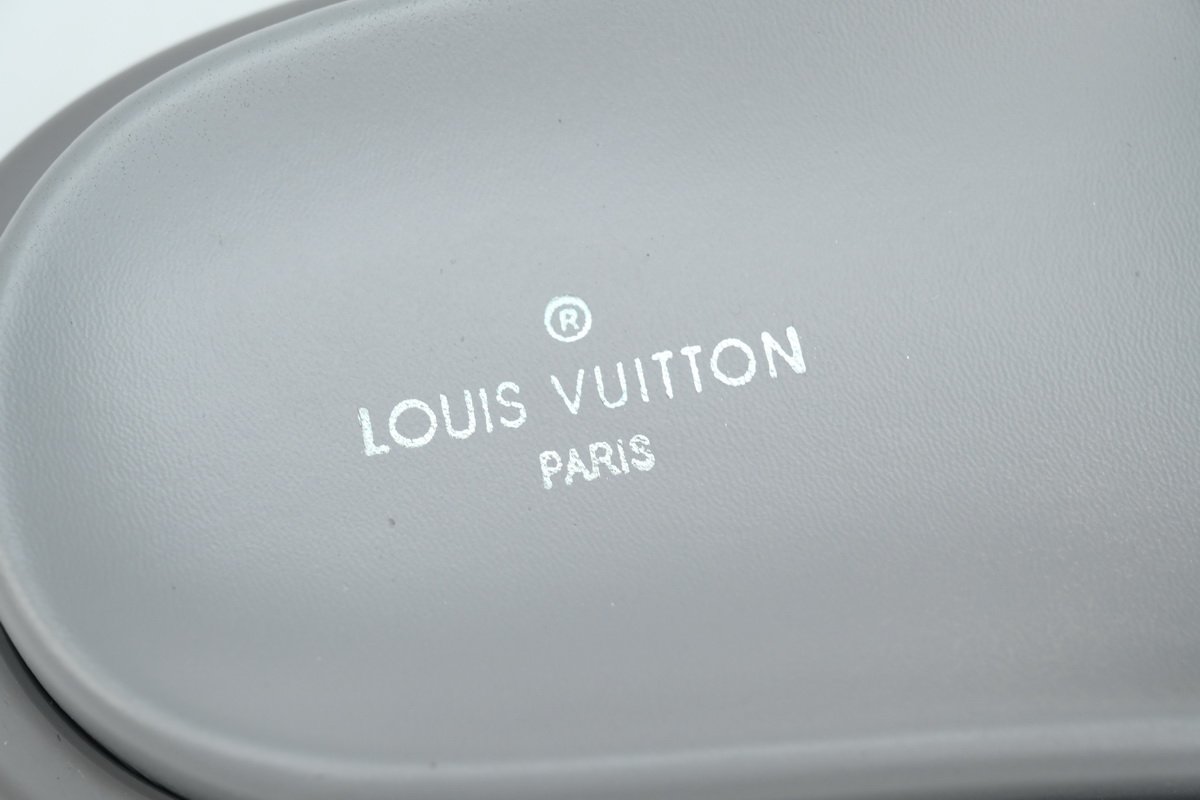 PK God Batch LOUIS VUITTON Pool Pillow Comfort grey - Image 4