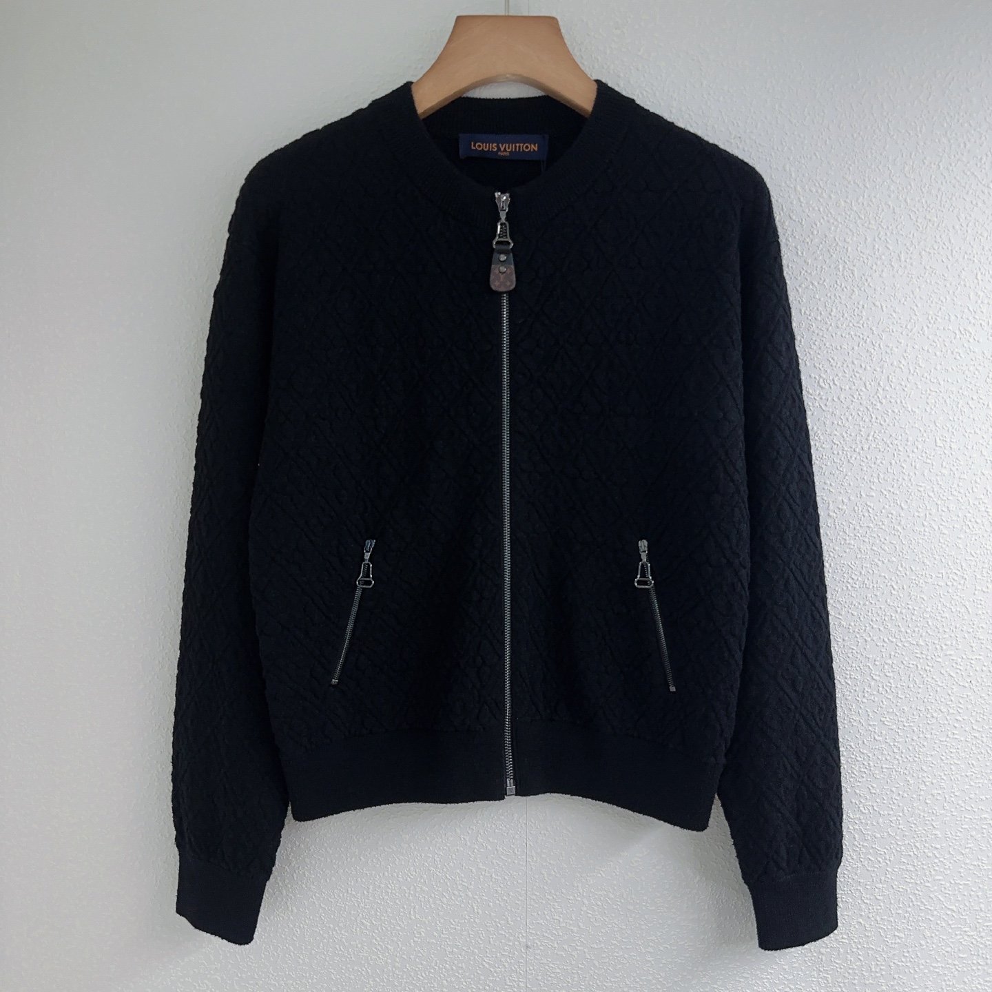 LV Zippered pocket knitted cardigan D80106