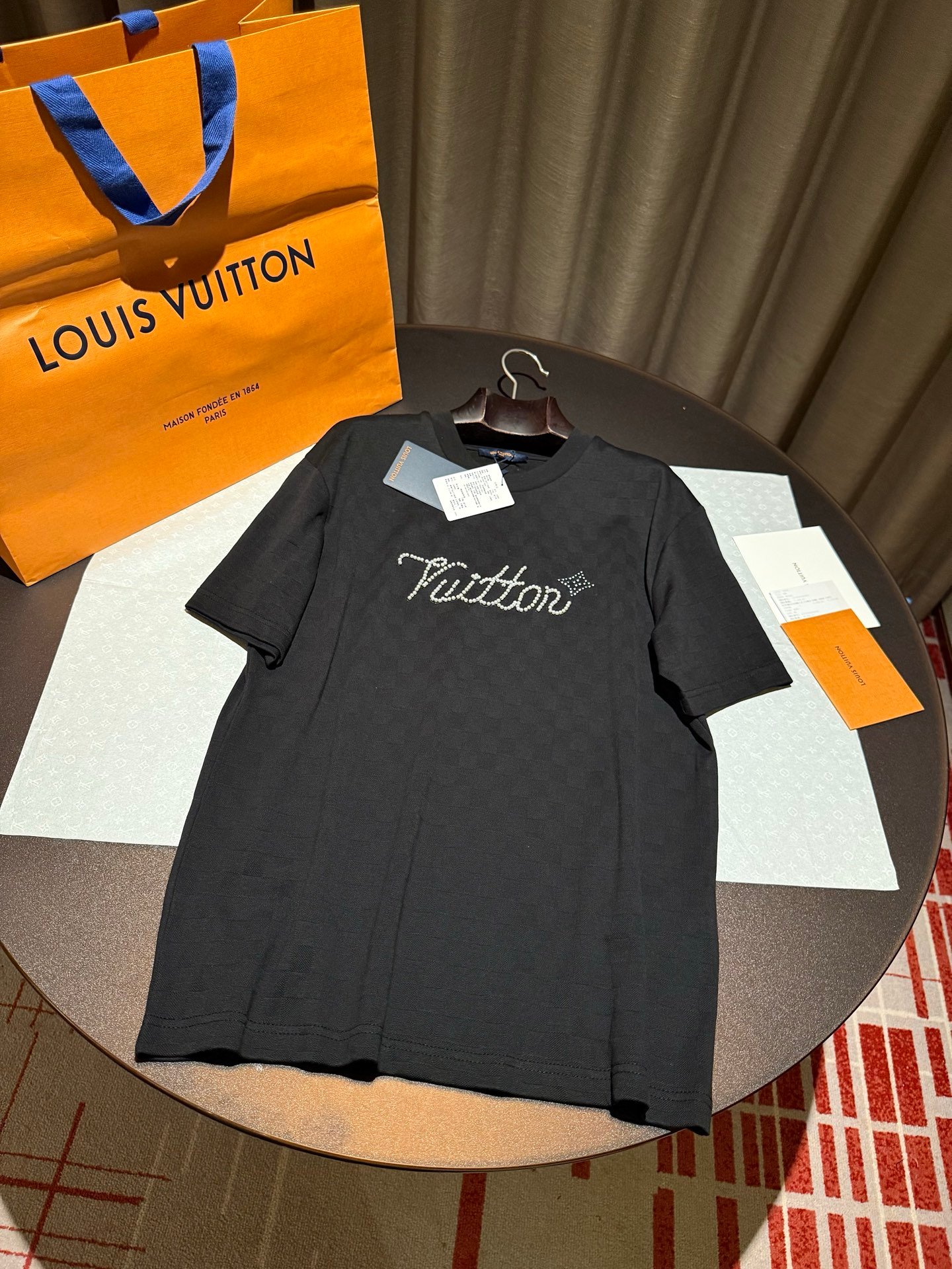 Luxury Black Louis Vuitton T-Shirt 90306 - Image 2