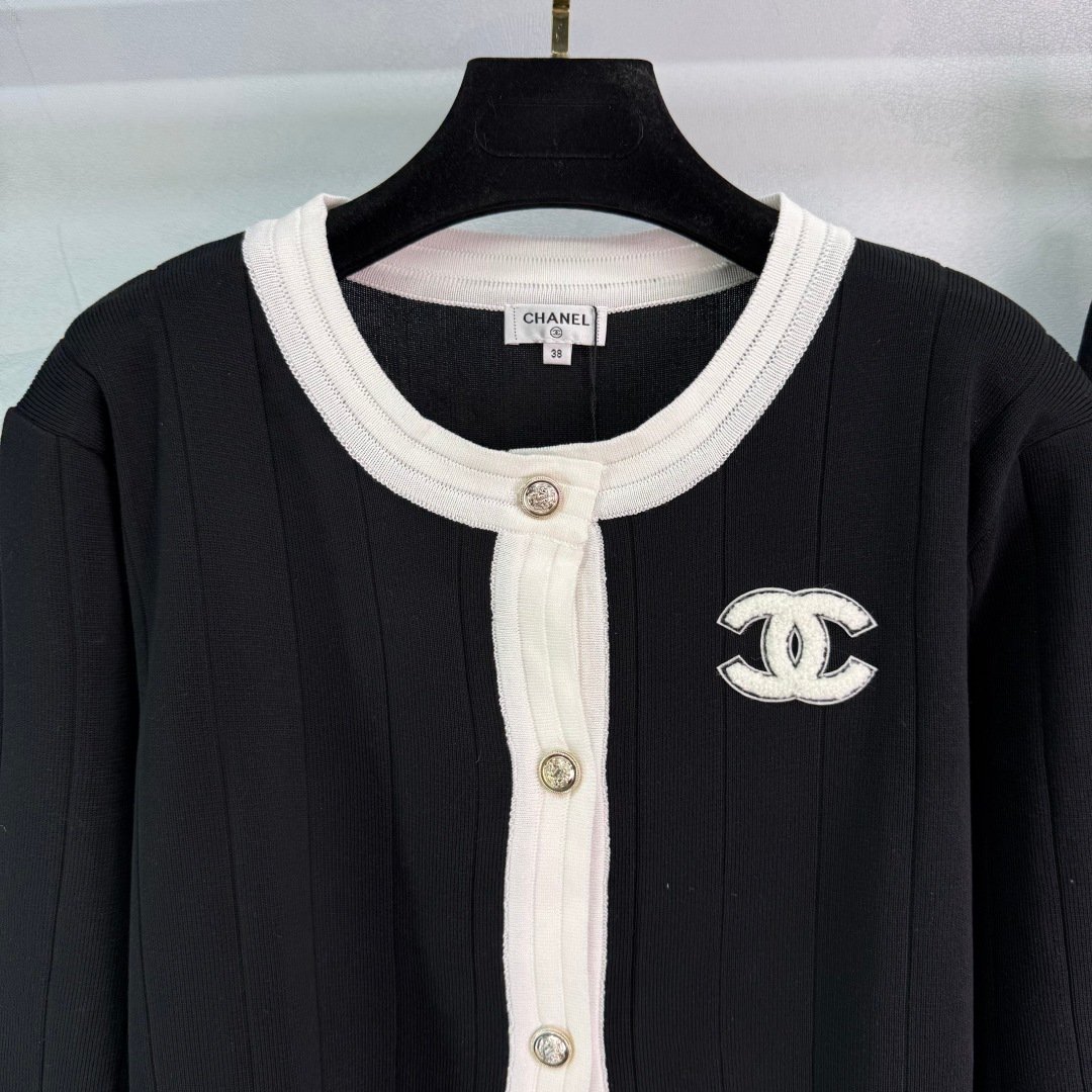 Chanel casual suit D90403 - Image 4