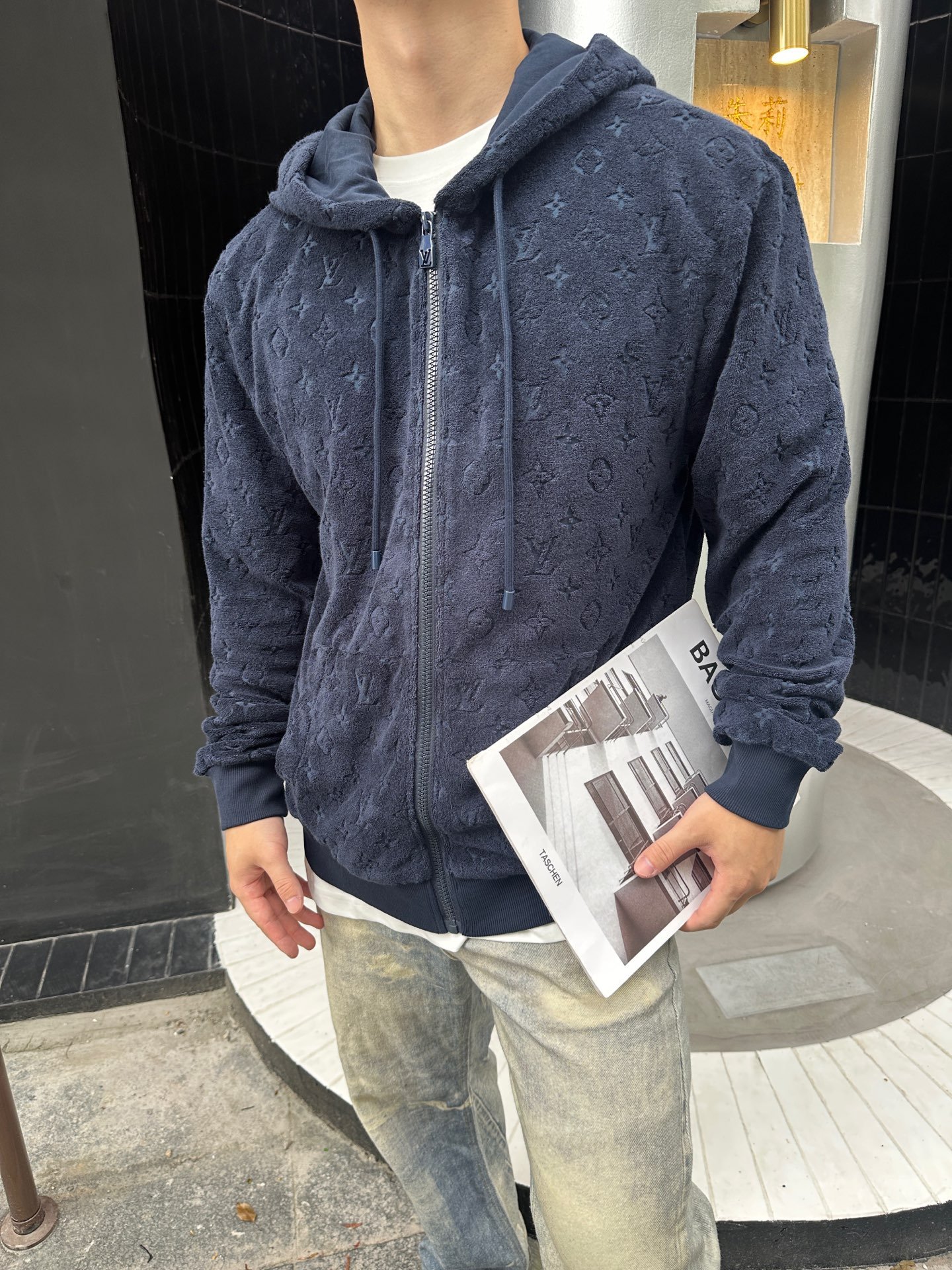 LOUIS VUITTON zip-up hooded sweatshirt 91004 - Image 7