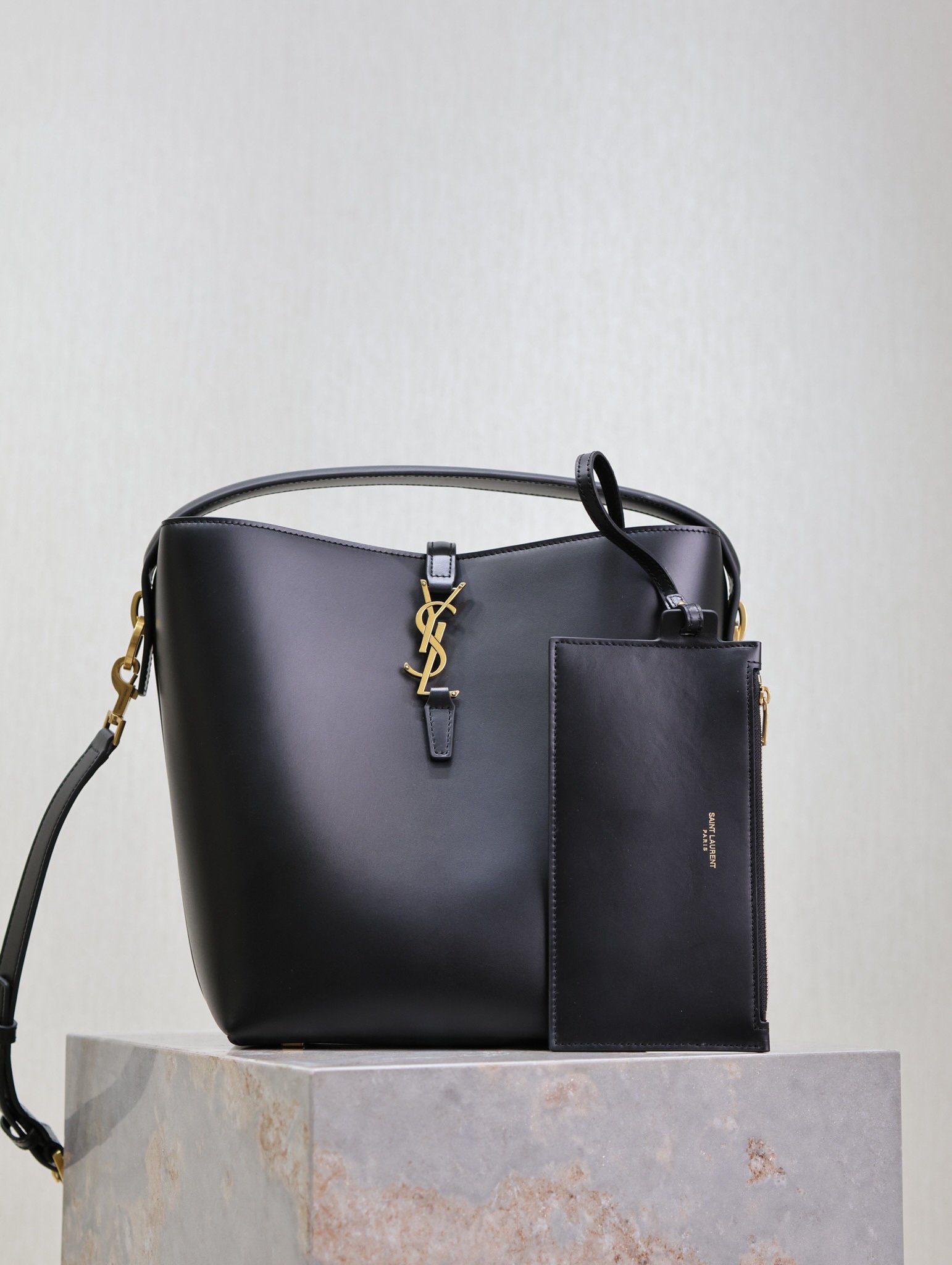 Saint Laurent Le 37 Glossy Leather Handbag L91402 - Image 10
