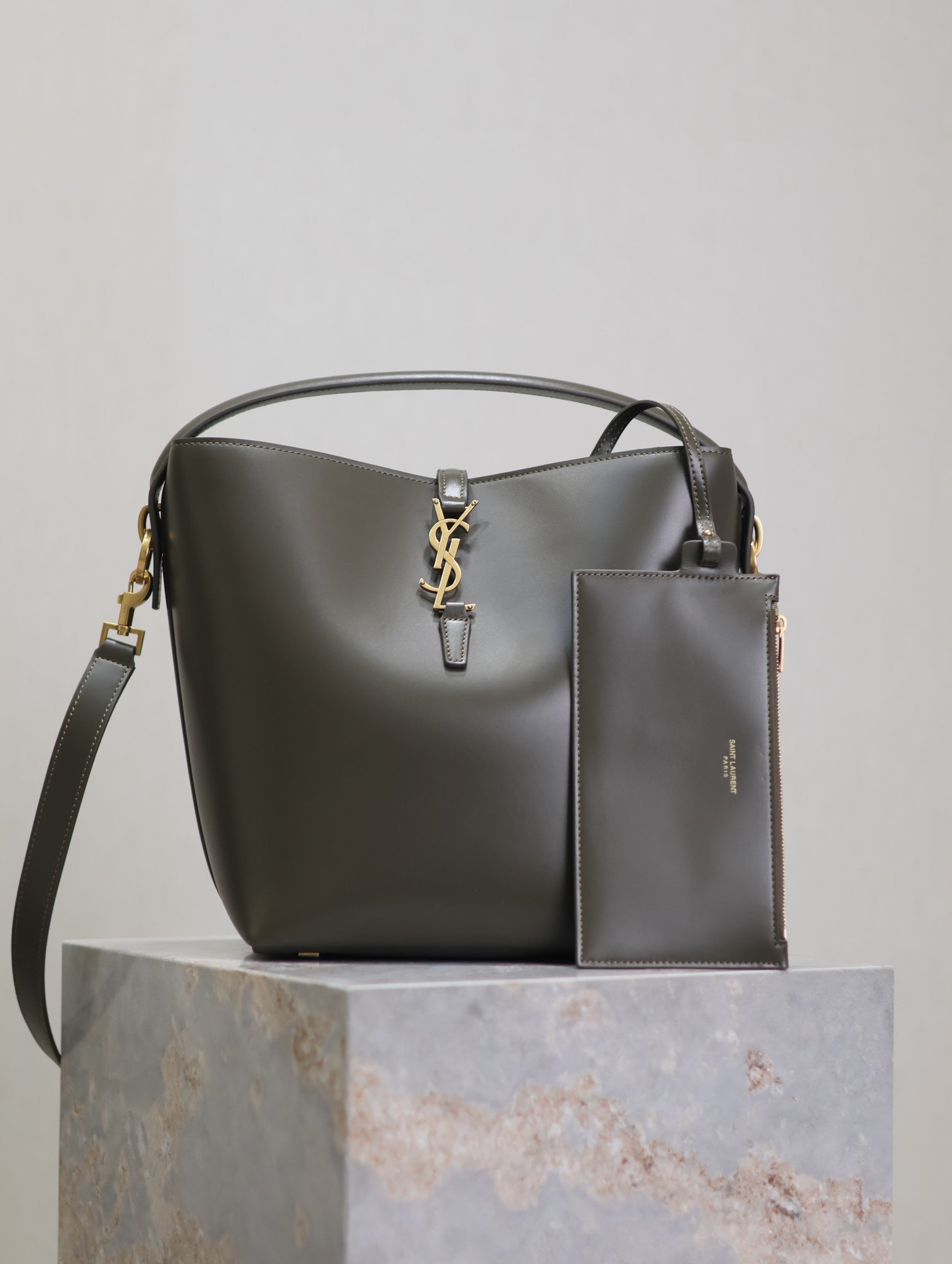 Saint Laurent Le 37 Glossy Leather Handbag L91402 - Image 9