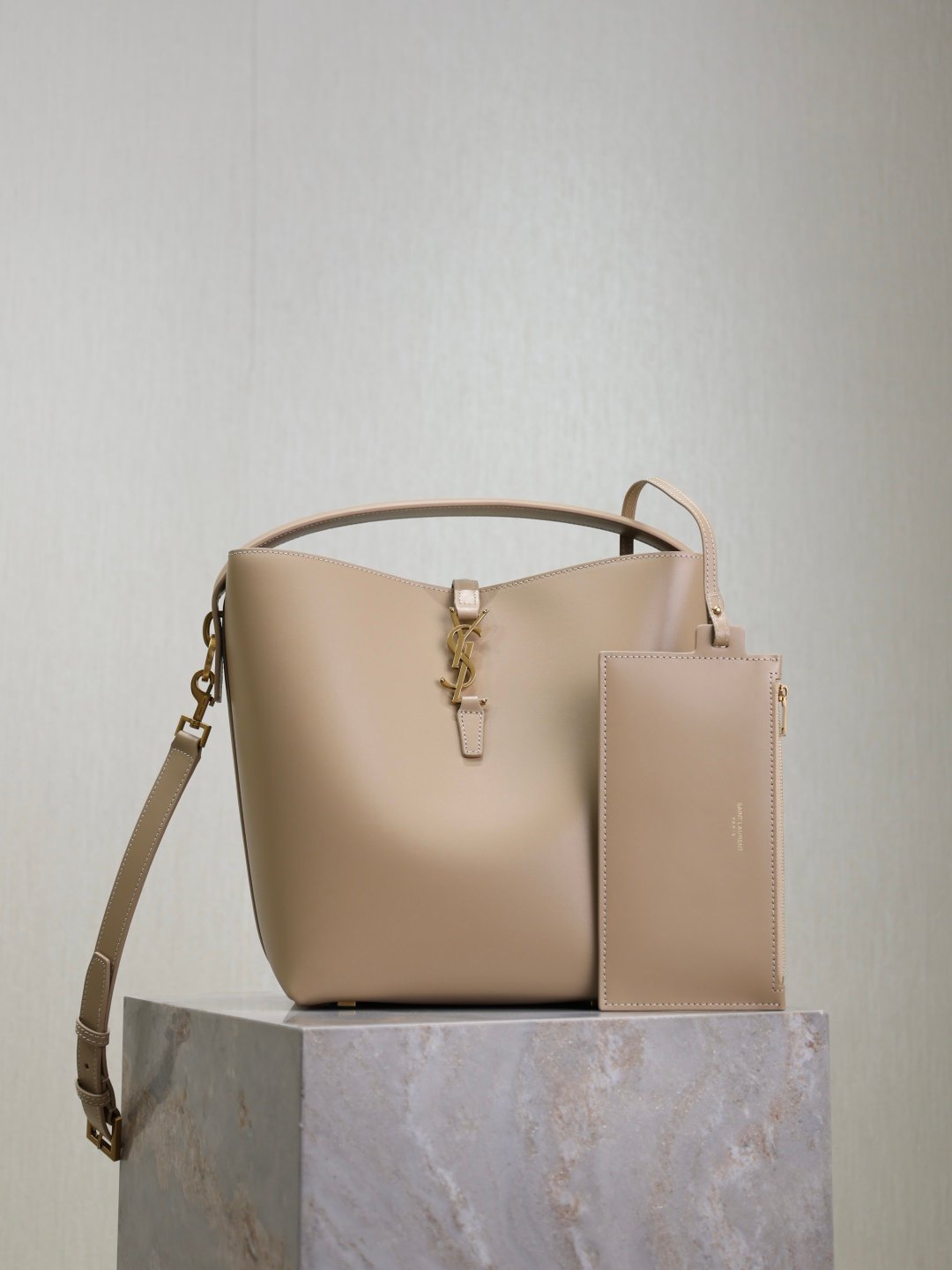 Saint Laurent Le 37 Glossy Leather Handbag L91402 - Image 7