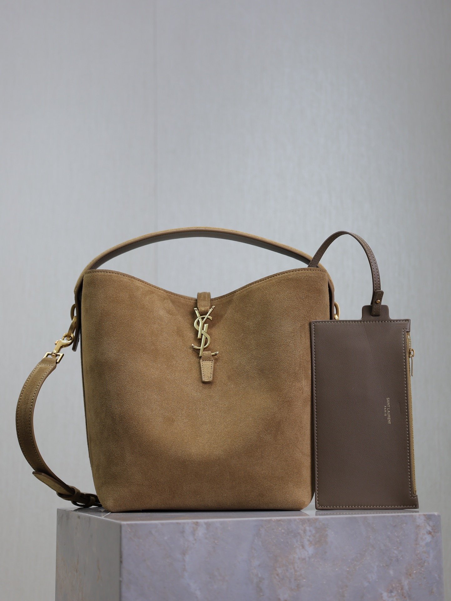 Saint Laurent Le 37 Glossy Leather Handbag L91402 - Image 2