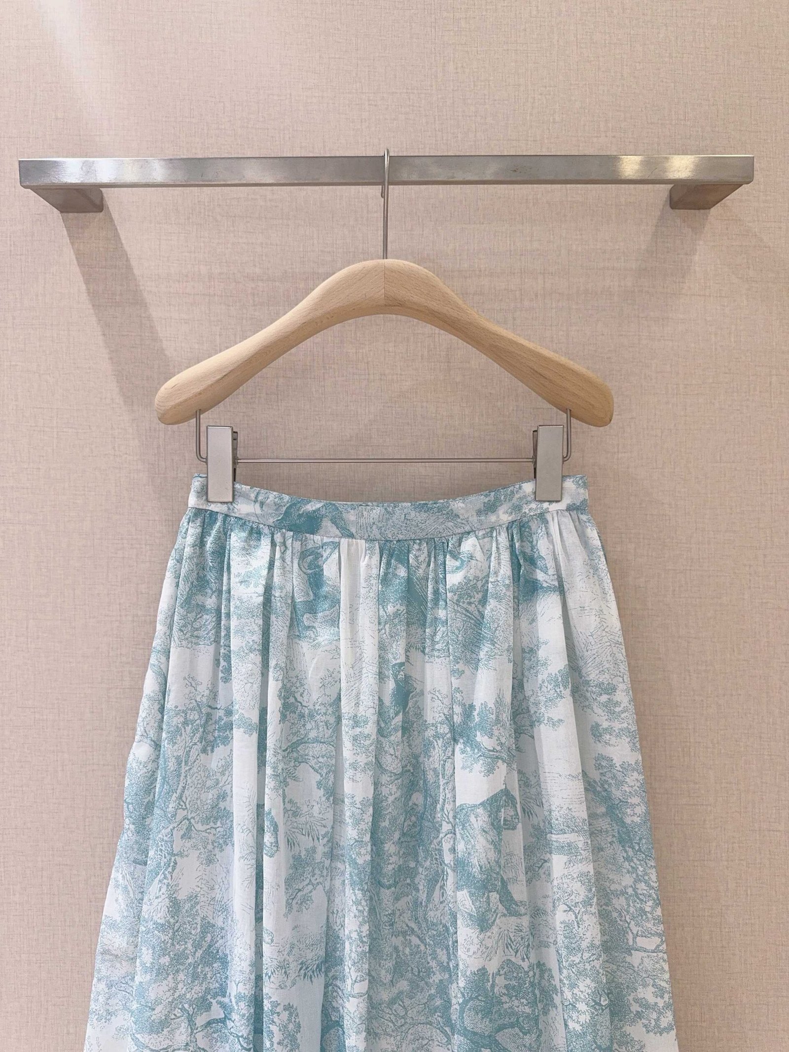 Dior's new midi skirt D91602 - Image 5