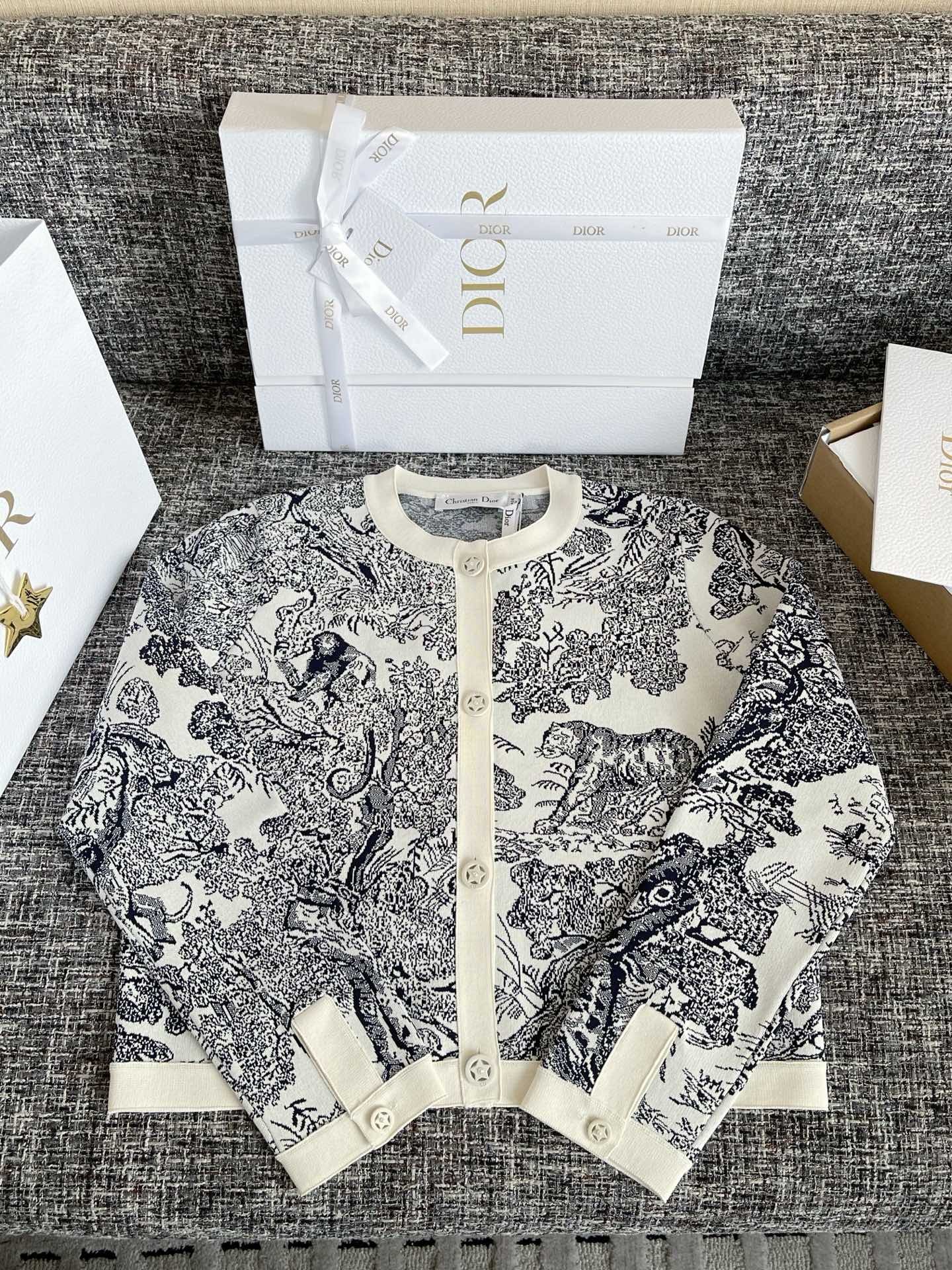 DIOR new knit cardigan D91603