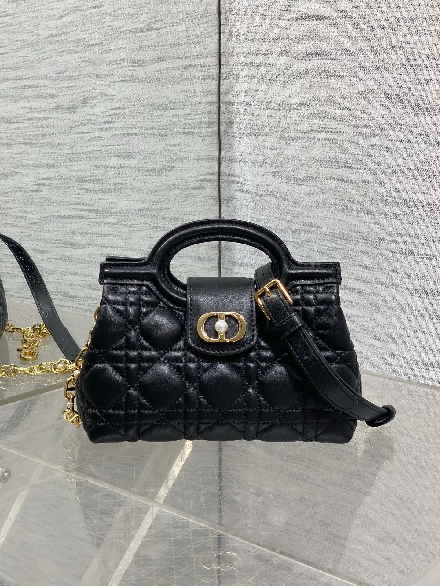 Dior Mini Chain Bag L91801 - Image 4