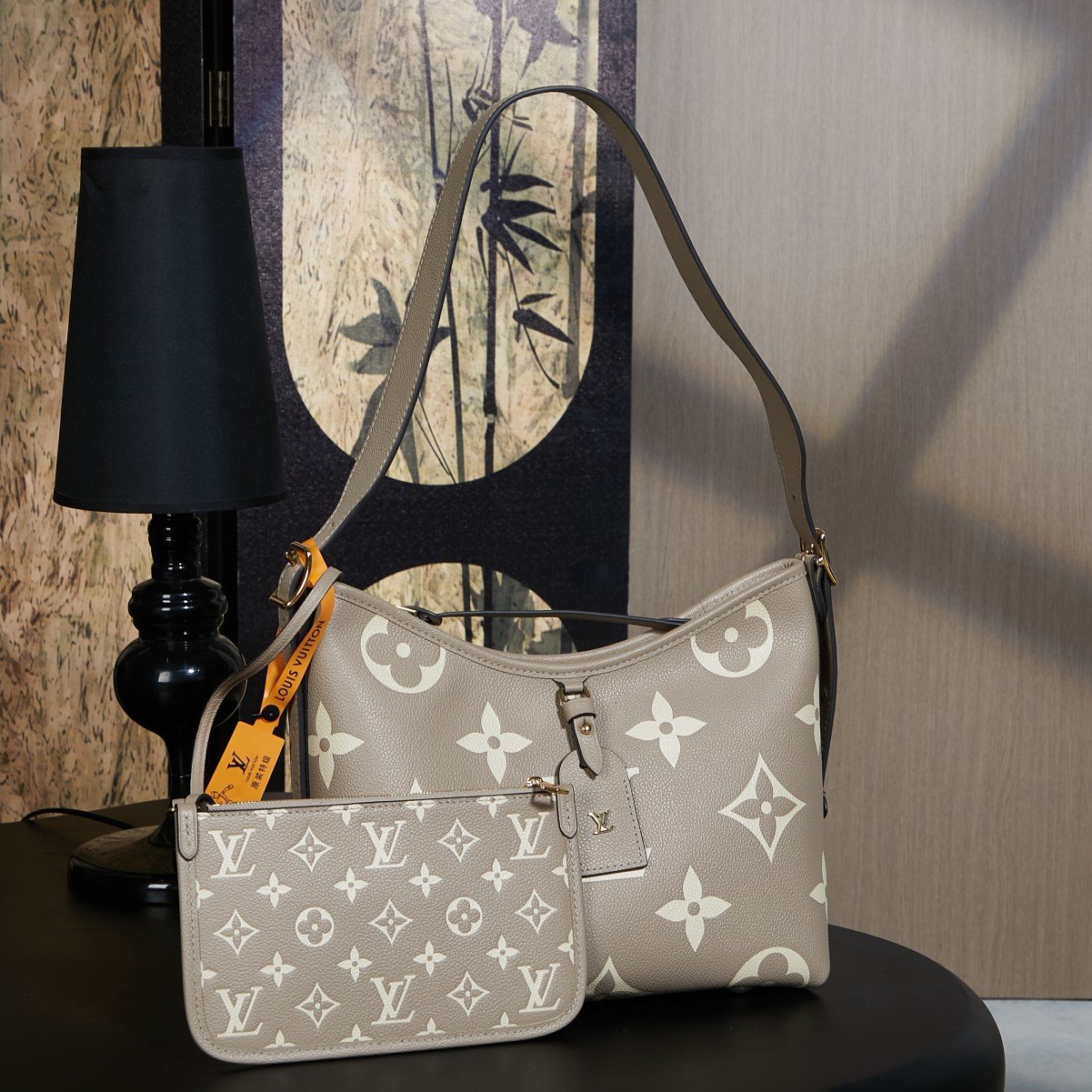 LV Underarm Bag L91803 - Image 2