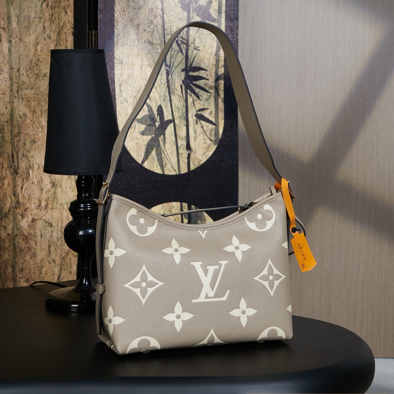 LV Underarm Bag L91803 - Image 3