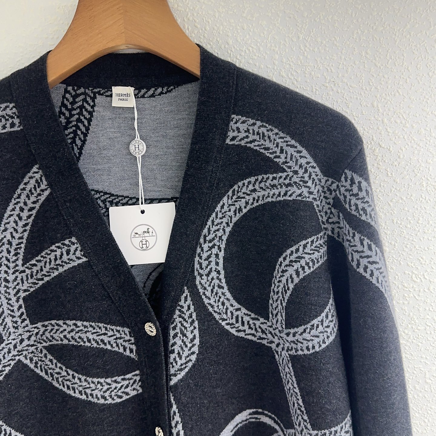 Hermes Contrasting Color Striped Chain-Link Knit Cardigan D92001 - Image 7