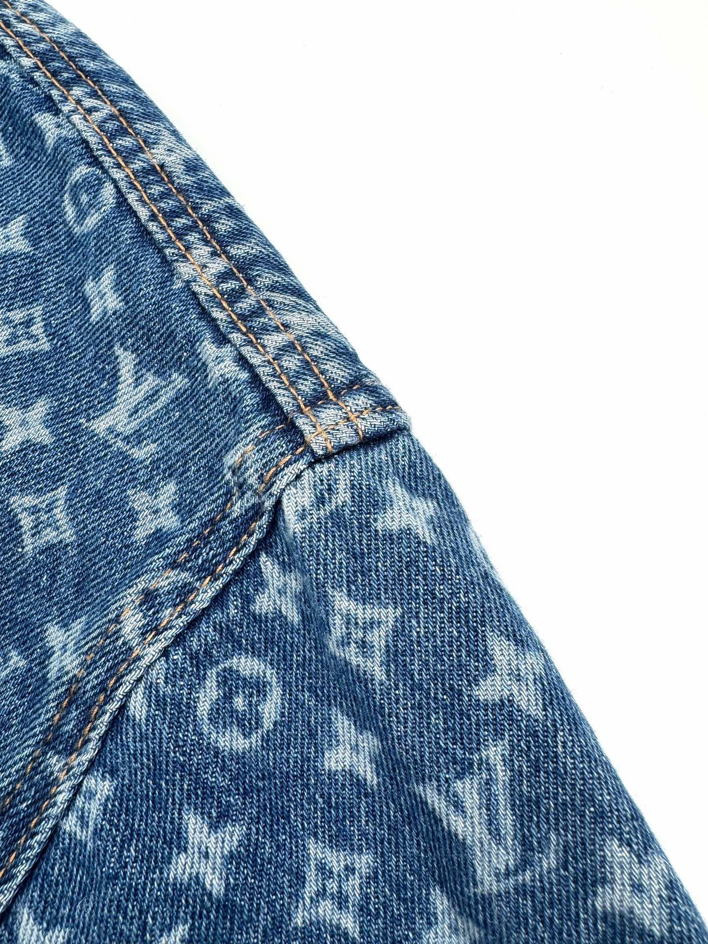 LOUIS VUITTON Printed Denim Jacket 92001 - Image 4