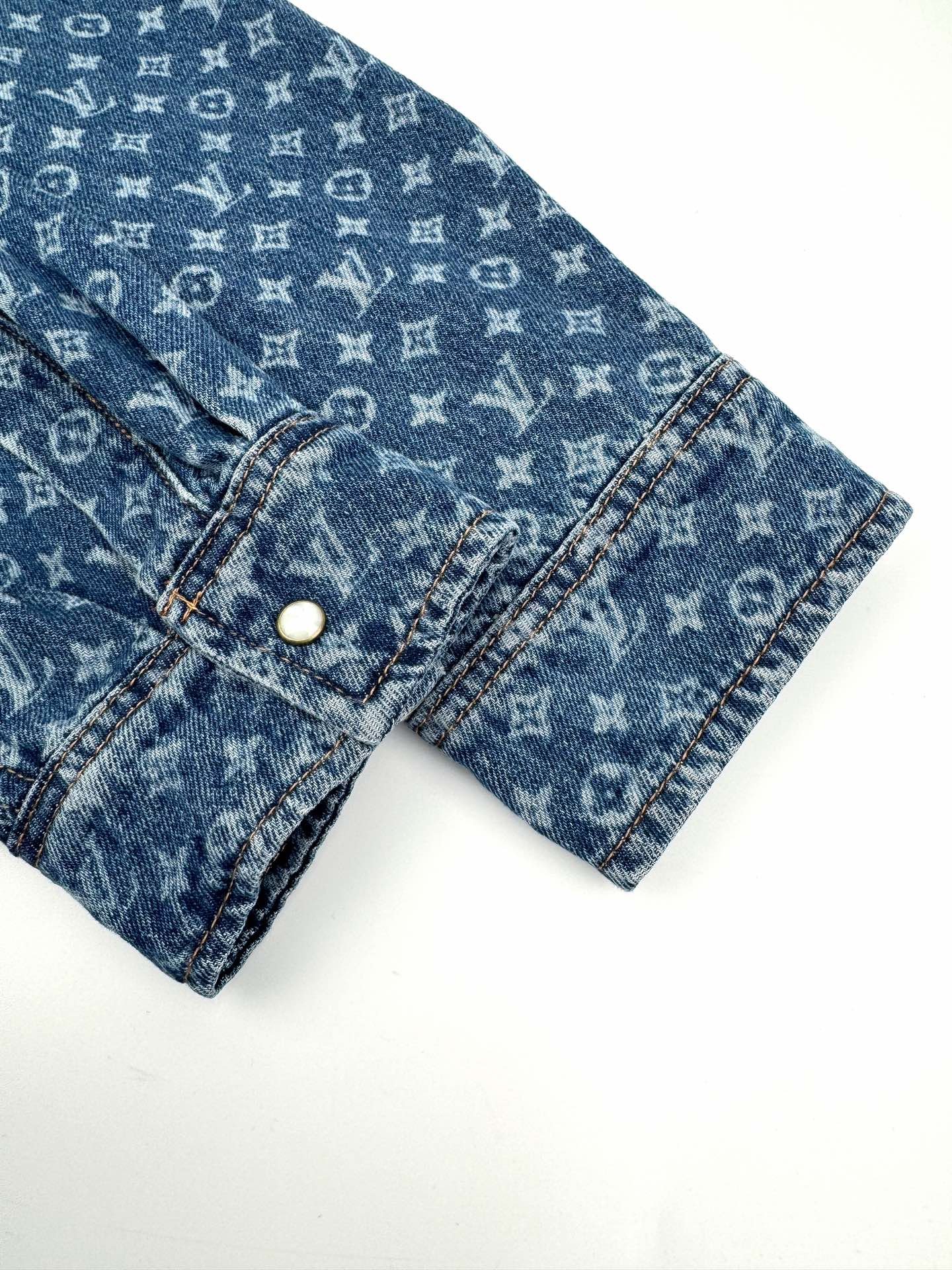 LOUIS VUITTON Printed Denim Jacket 92001 - Image 7