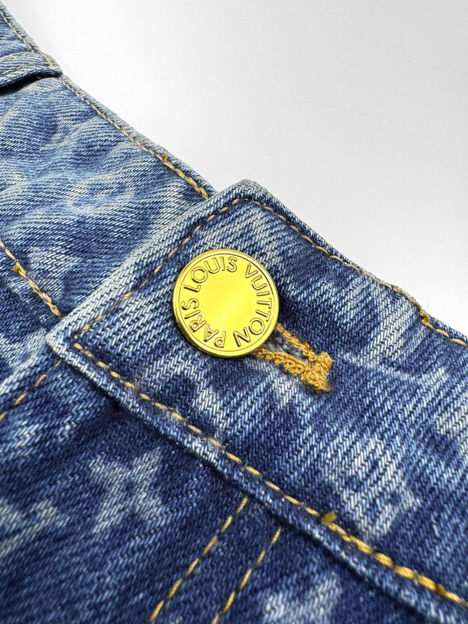 LOUIS VUITTON Printed Denim Pants 92002 - Image 4