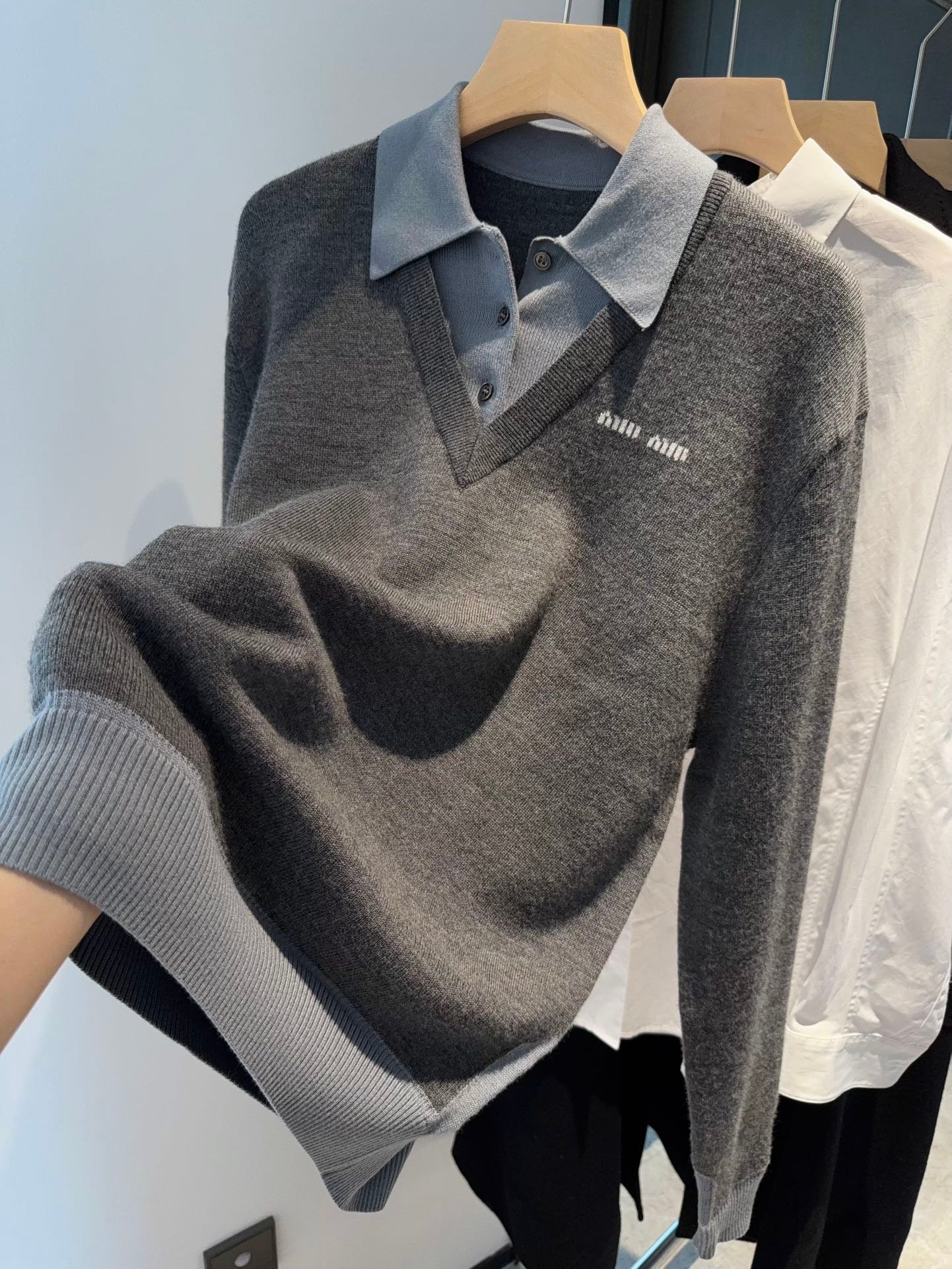 Slate Gray Cashmere V-neck Sweater | Miu Miu D92404 - Image 3
