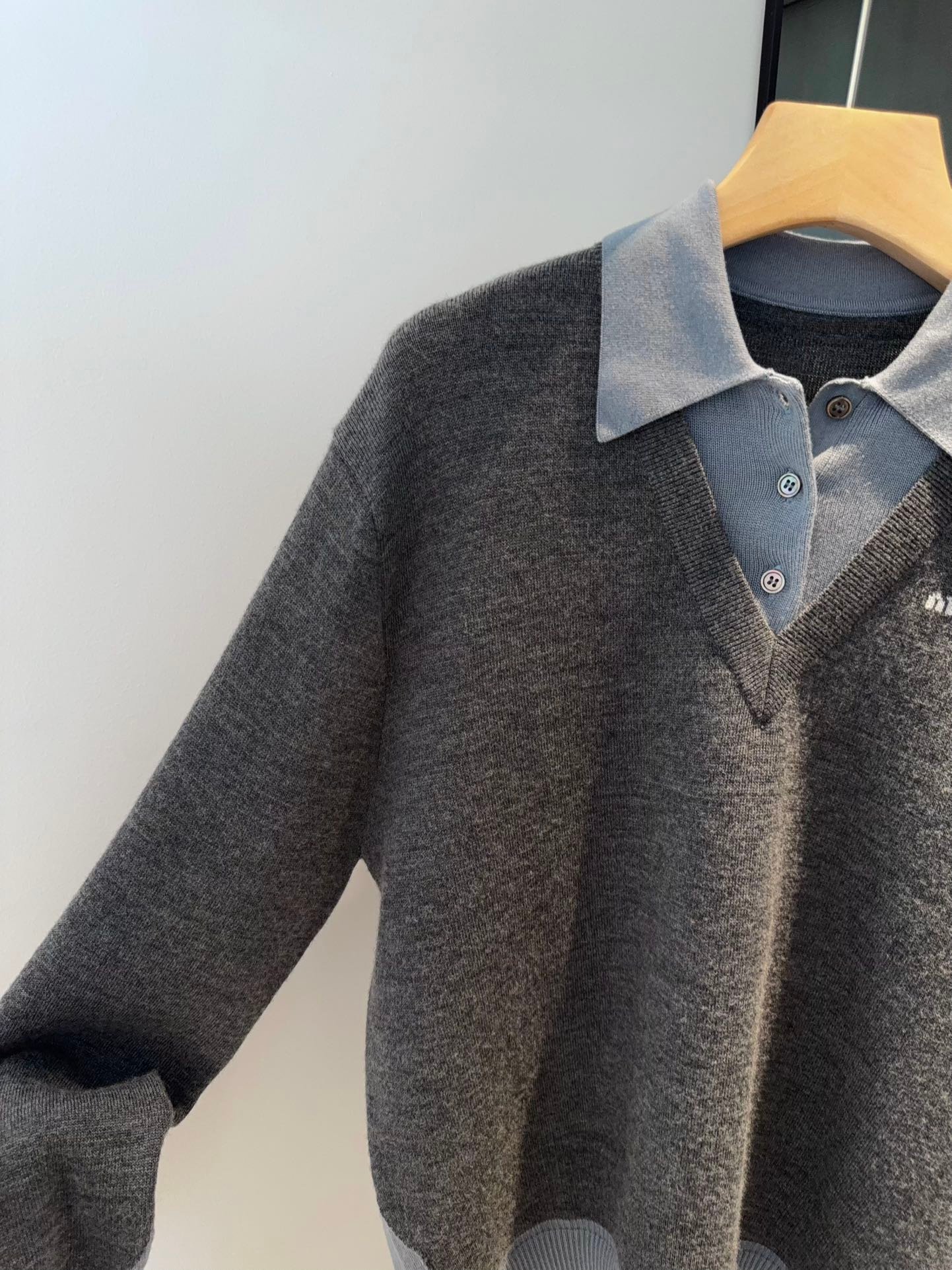 Slate Gray Cashmere V-neck Sweater | Miu Miu D92404 - Image 4