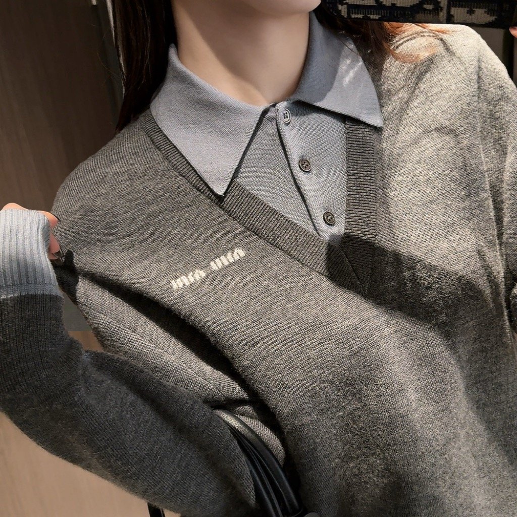 Slate Gray Cashmere V-neck Sweater | Miu Miu D92404 - Image 7