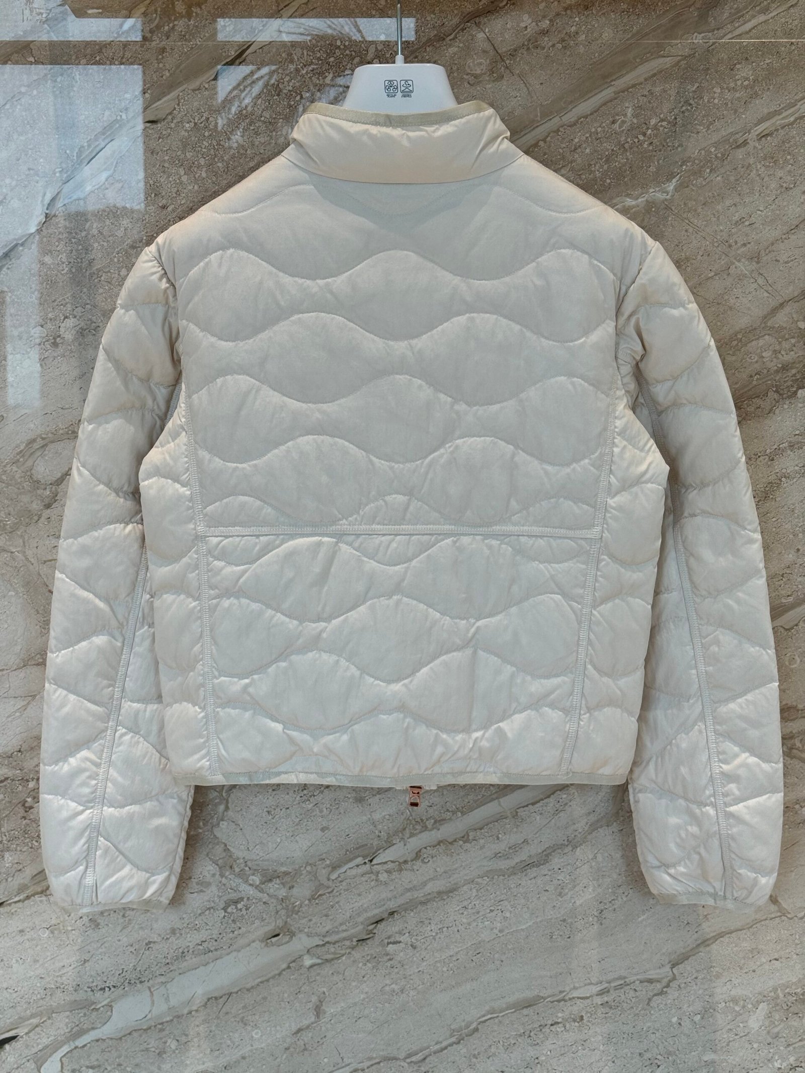 Moncler Autumn-Winter Lightweight Down Jackets D92503 - Image 4
