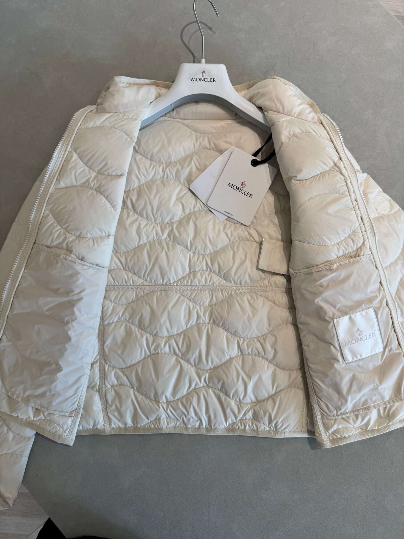 Moncler Autumn-Winter Lightweight Down Jackets D92503 - Image 3