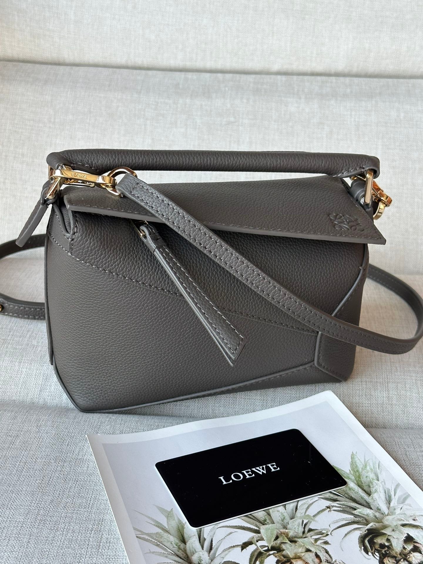 Loewe handbag L92503 - Image 9