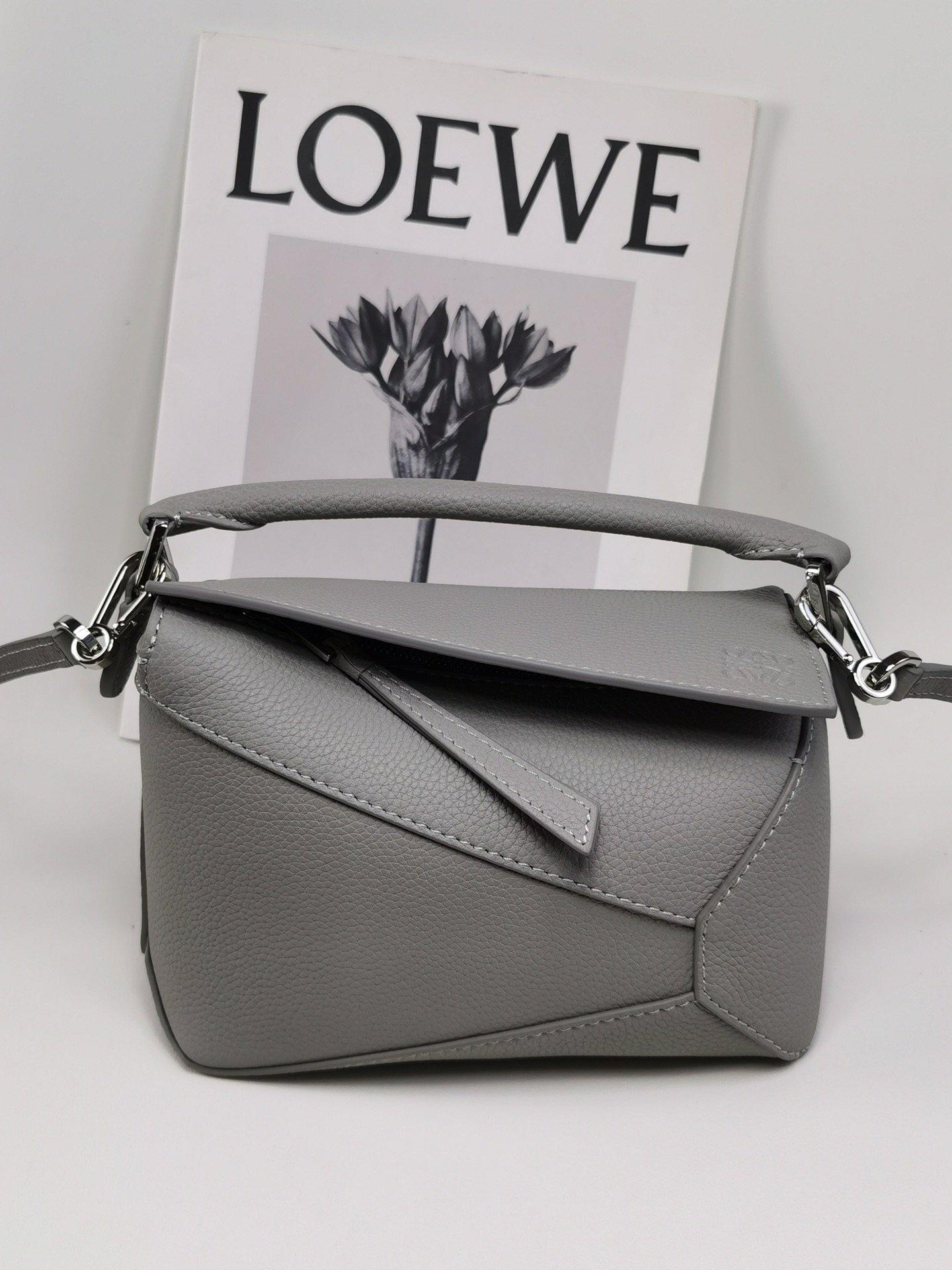 Loewe handbag L92503 - Image 7