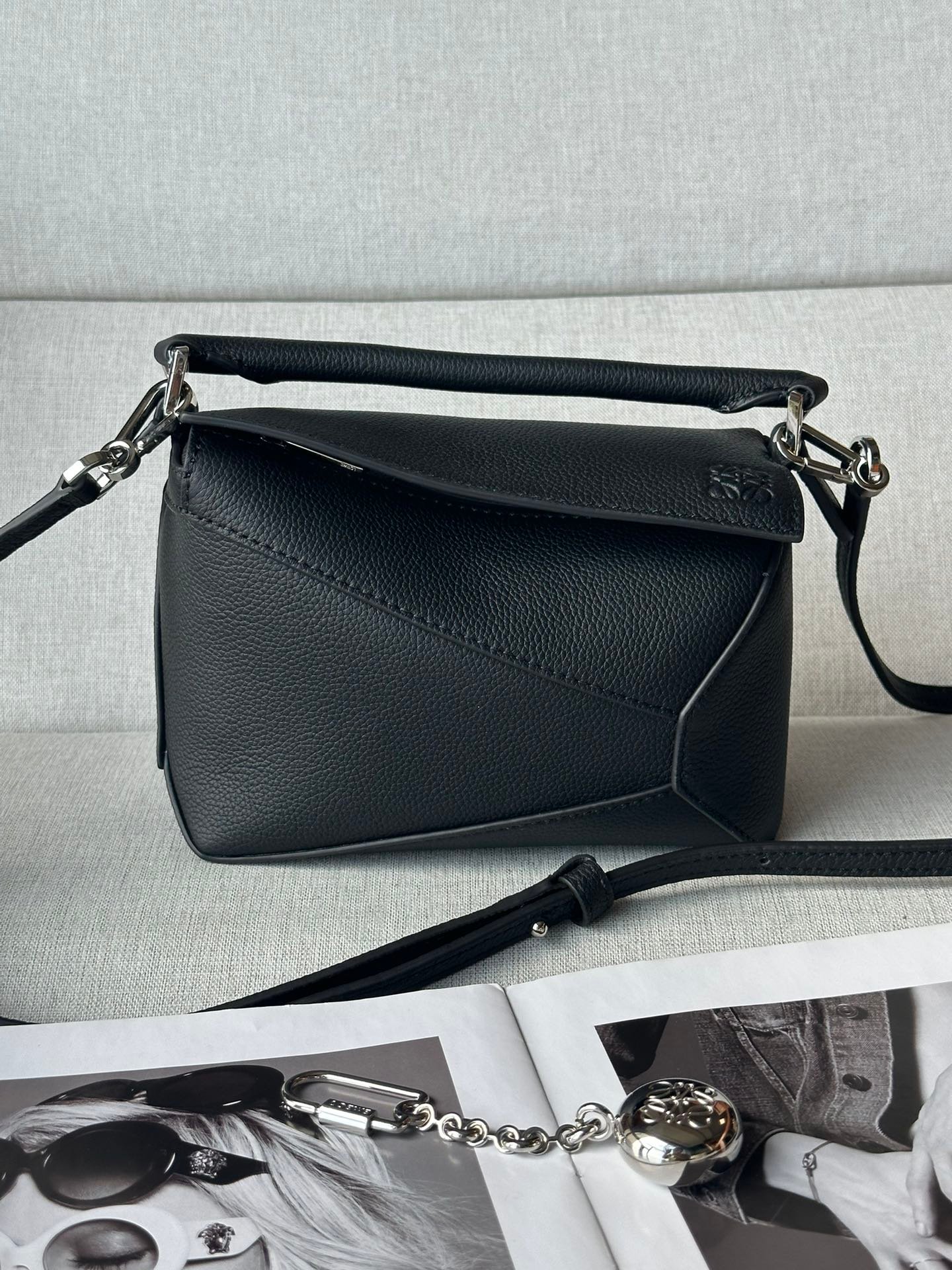 Loewe handbag L92503 - Image 5