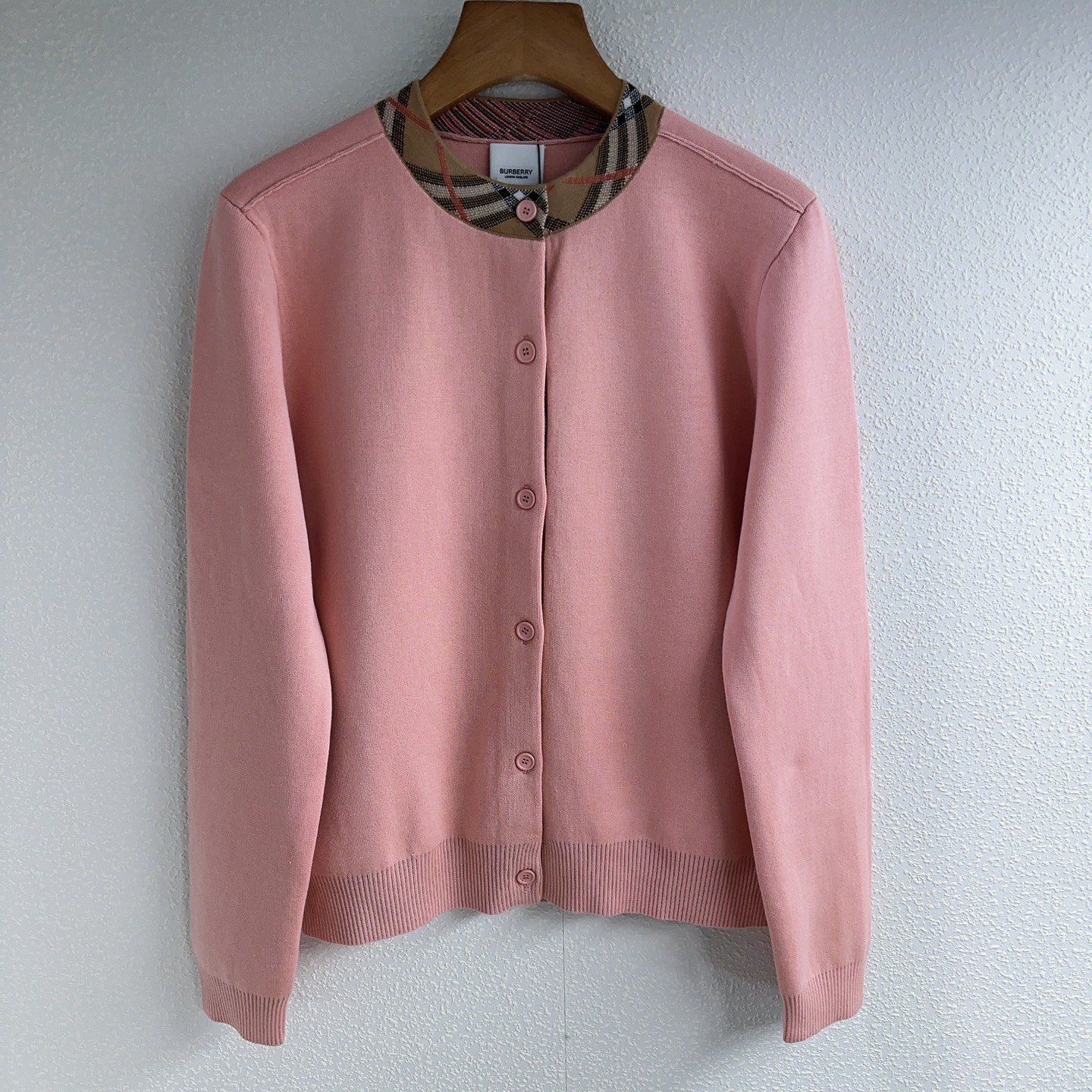 Burberry Contrasting Color Round-neck Knit Cardigan D92905 - Image 2