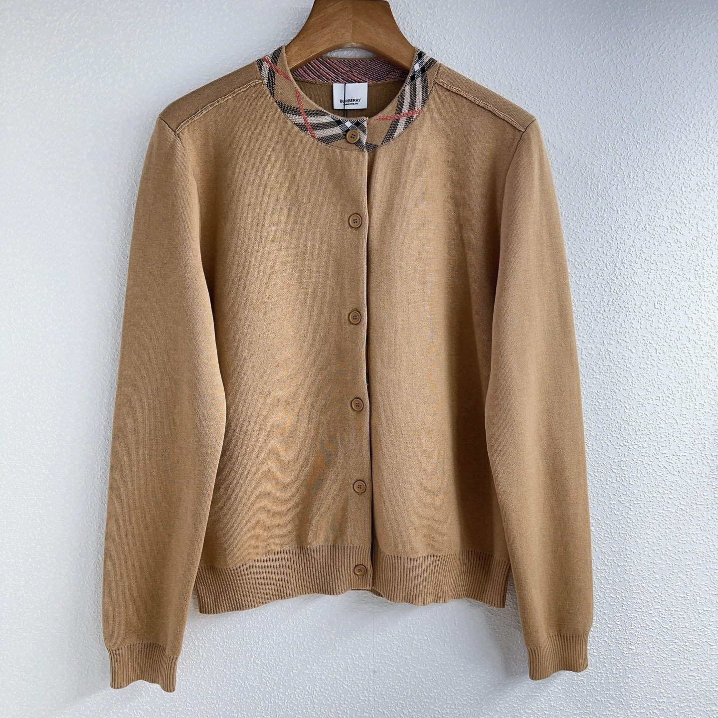 Burberry Contrasting Color Round-neck Knit Cardigan D92905 - Image 5