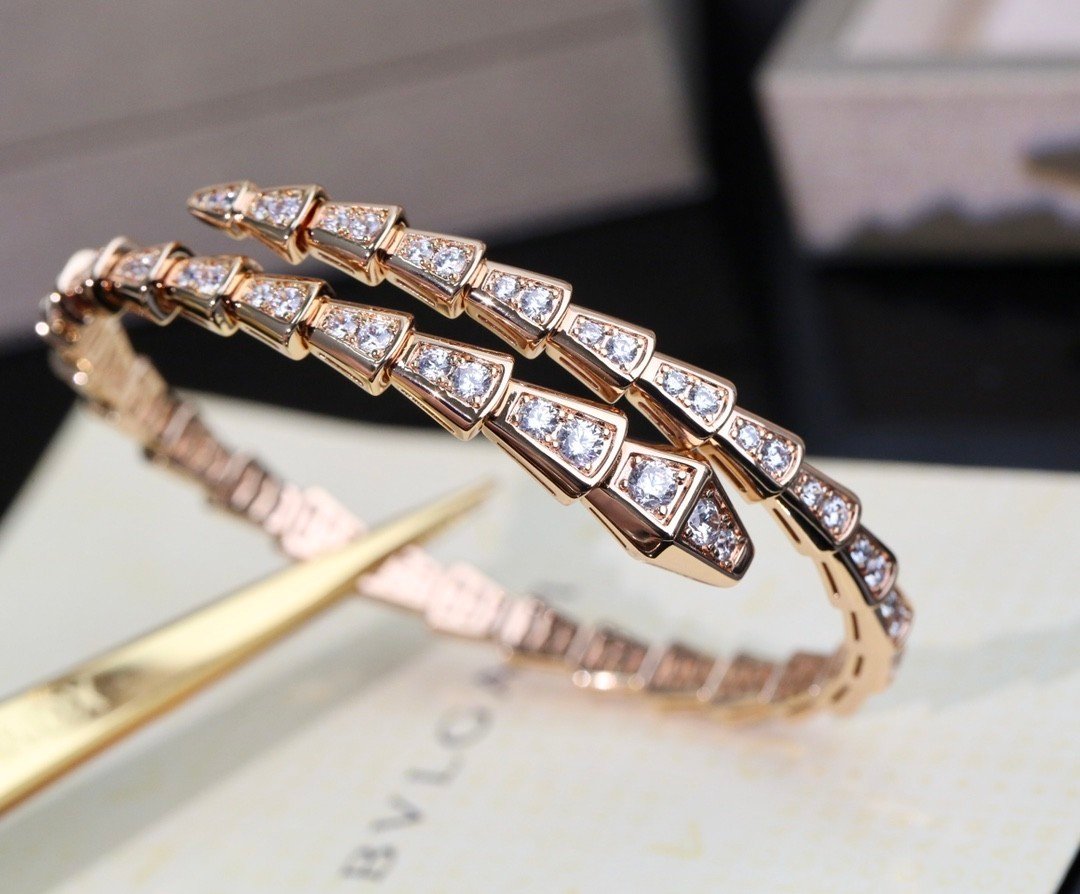 Bvlgari Attractive and Dynamic Full-Diamond Elastic Snake Charm Bracelet L92903 - Image 4