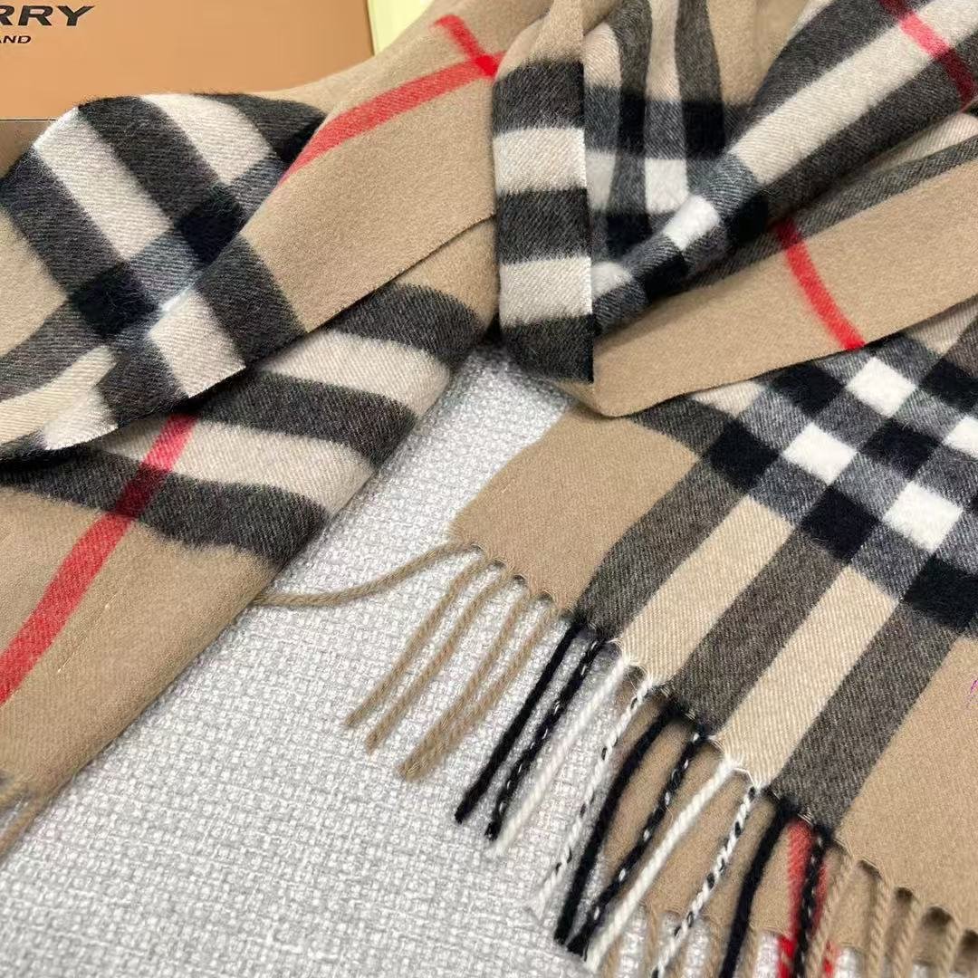 Burberry Vintage Check Cashmere Scarf L101003 - Image 4