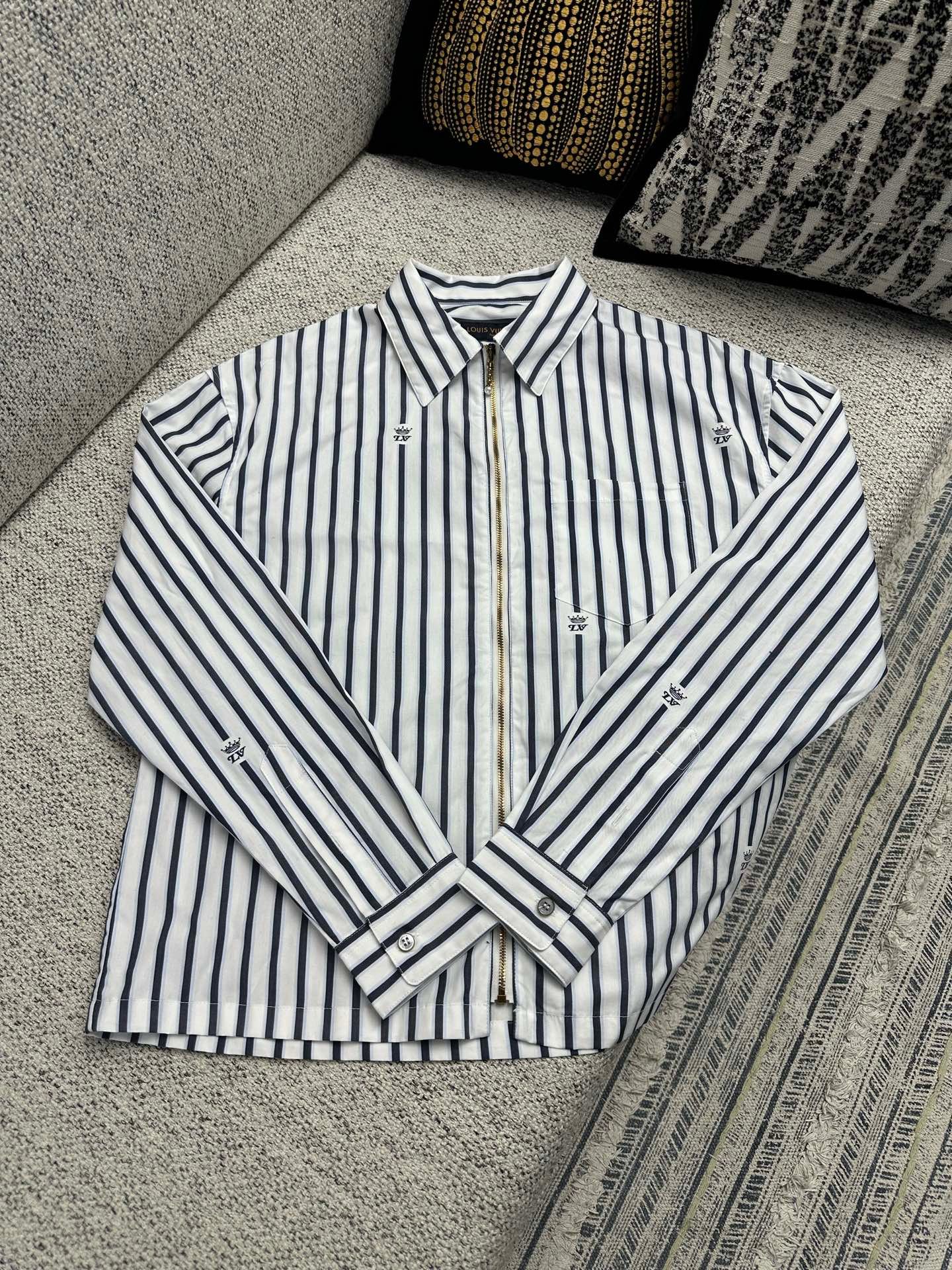 LV Long-sleeved Zippered Shirt 102401