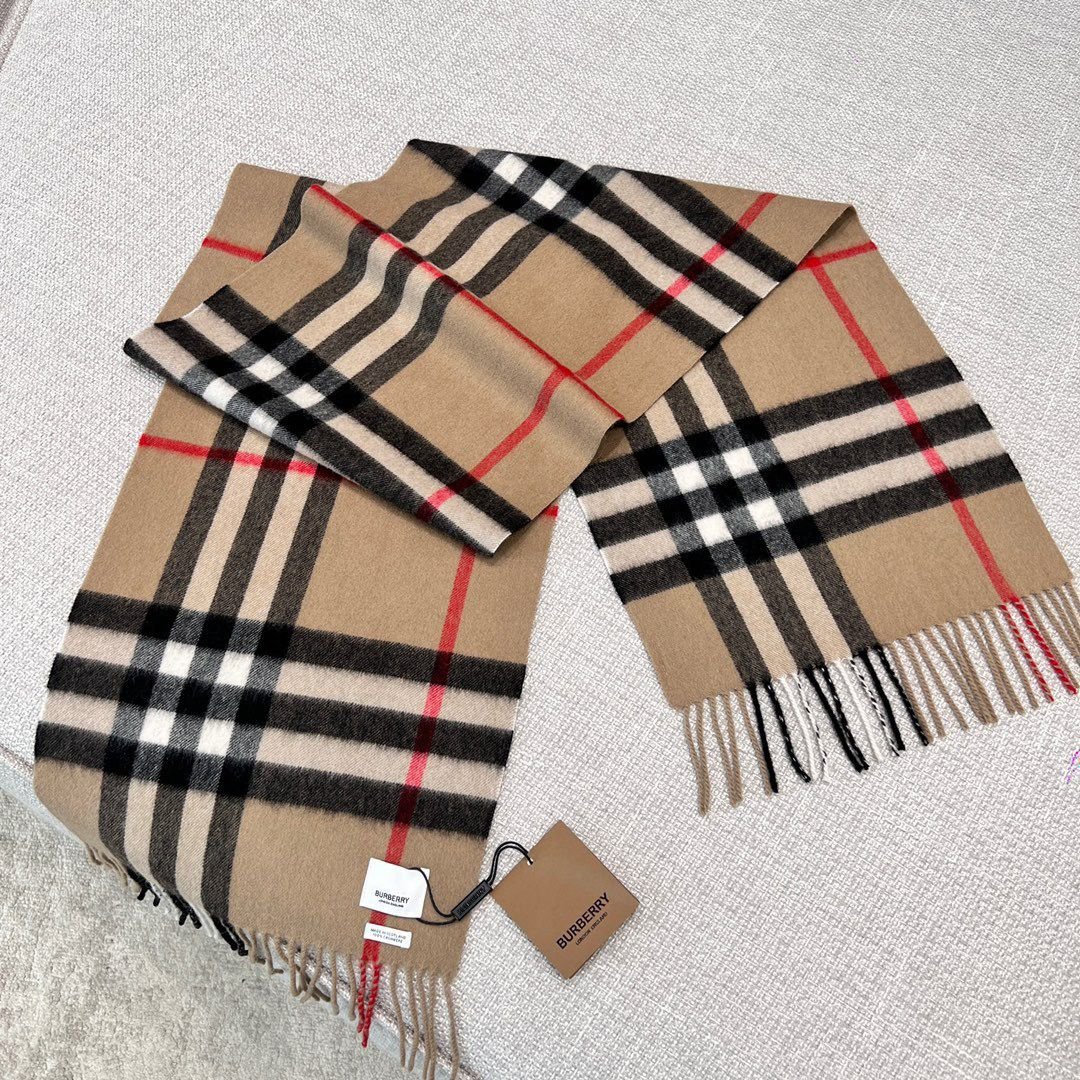 Burberry Vintage Check Cashmere Scarf L101003 - Image 2