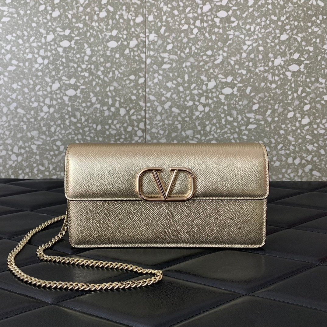 Valentino new handbag collection L102304 - Image 4