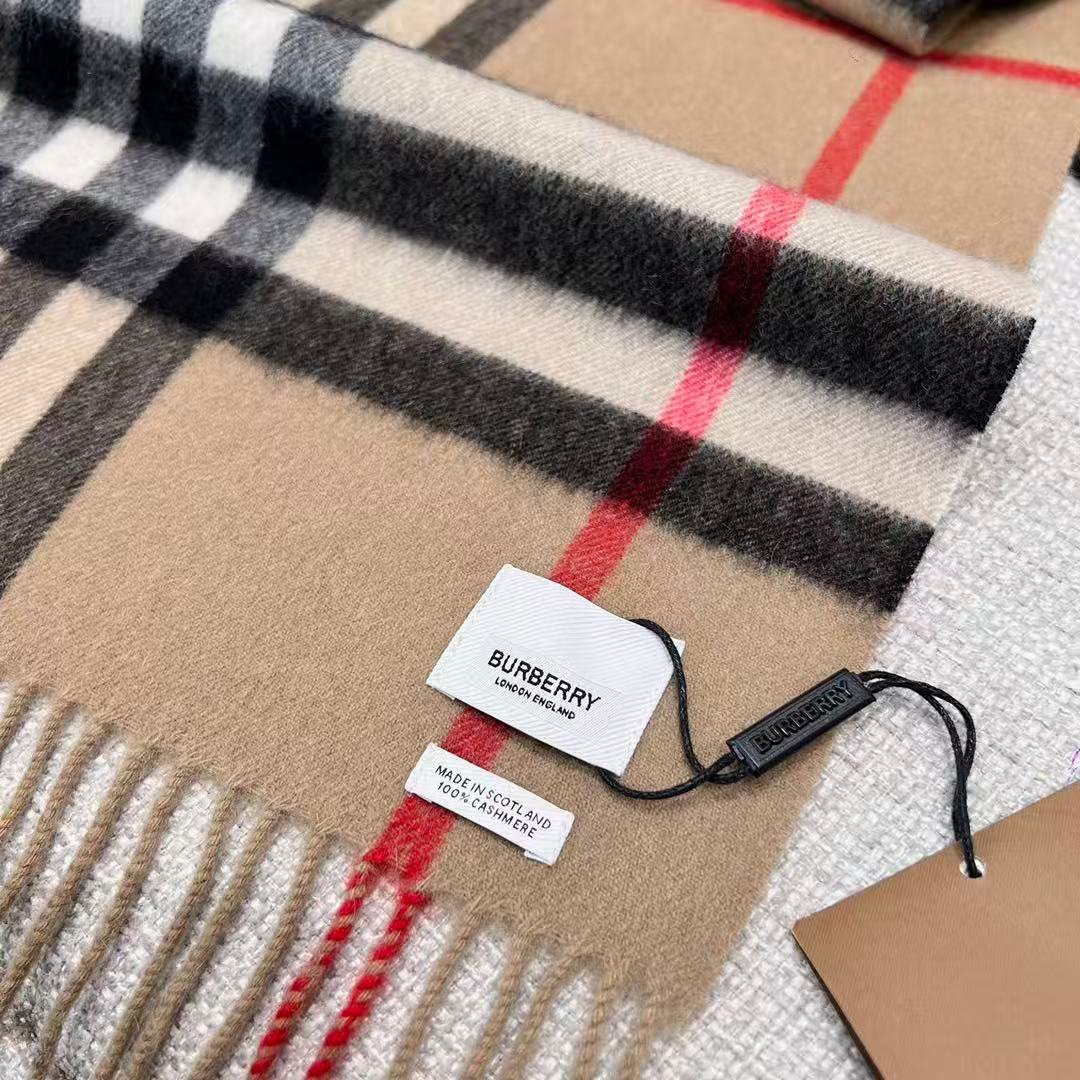 Burberry Vintage Check Cashmere Scarf L101003 - Image 3