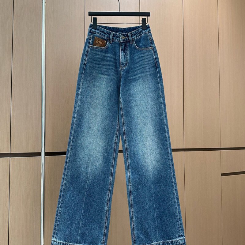 MIUMIU Contrasting Pattern Embroidered Baggy Denim Pants D103001