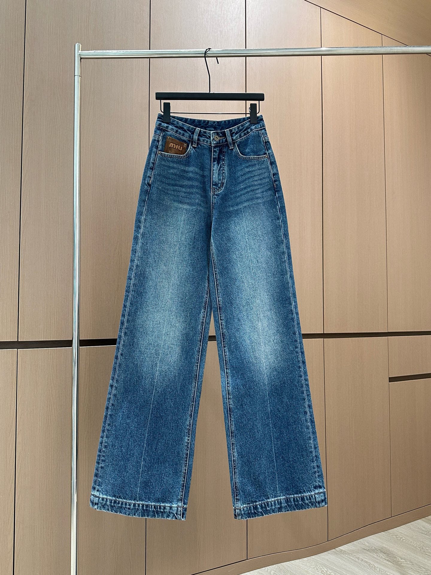 MIUMIU Contrasting Pattern Embroidered Baggy Denim Pants D103001