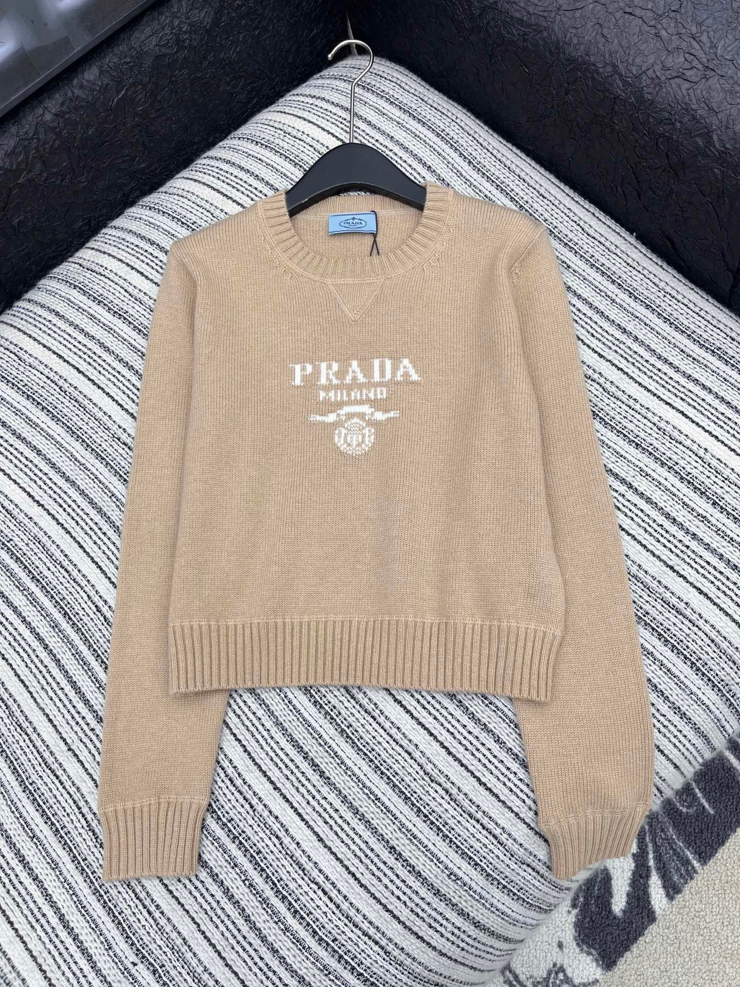 PRADA Round-neck Wool Knitted Sweater D103002 - Image 7