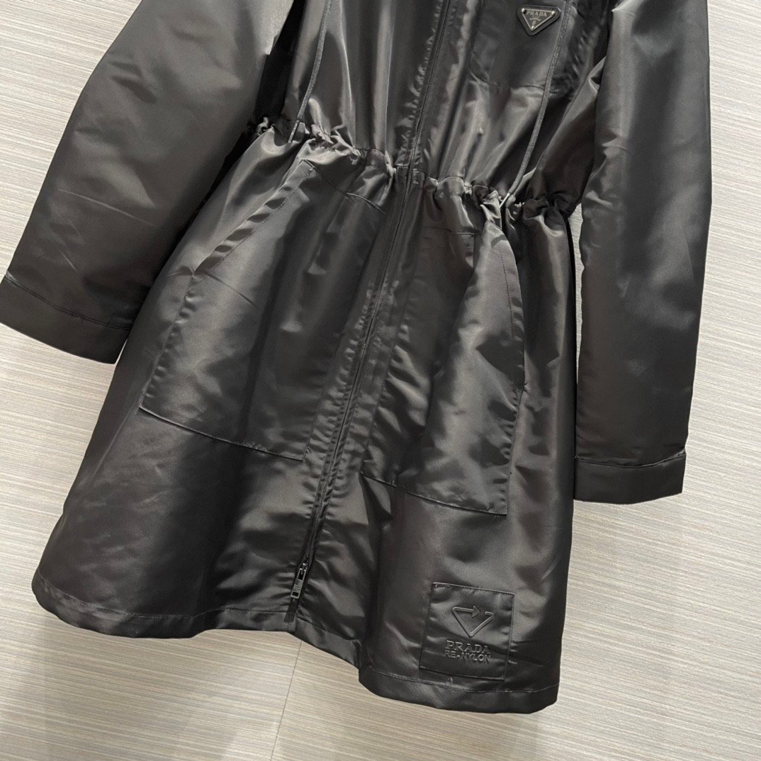 Prada Long-Sleeved Tight-Sleeved Coat D100110 - Image 2