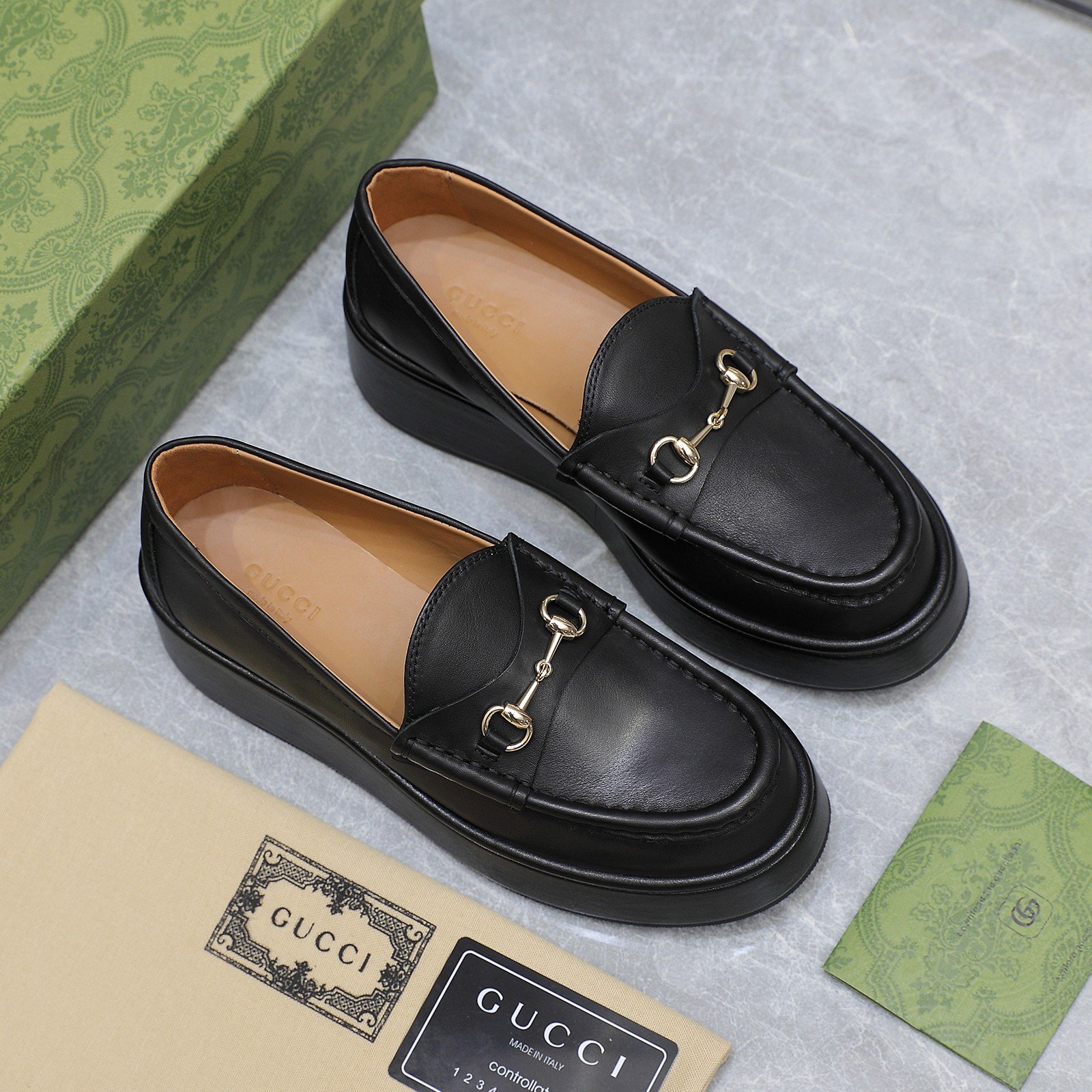Gucci platform platformed saddle buckle loafers L100301