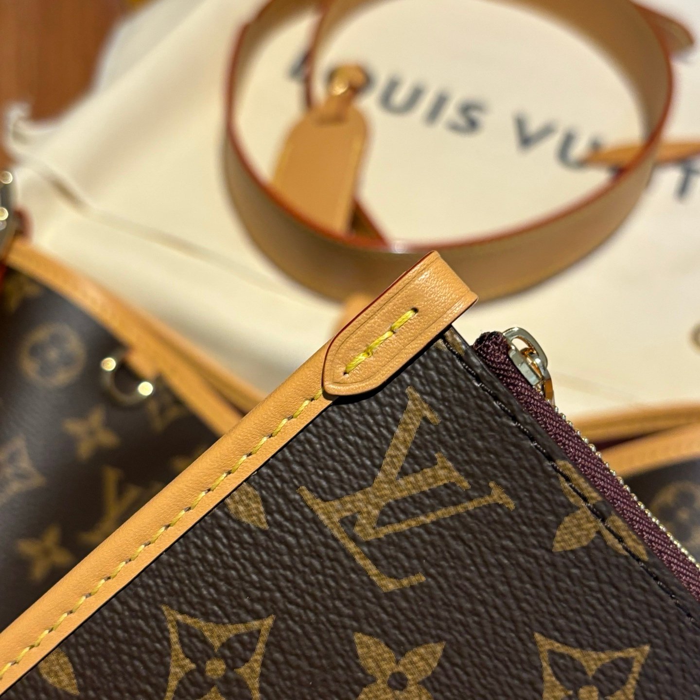Louis Vuitton Capucines Bag L100804 - Image 4