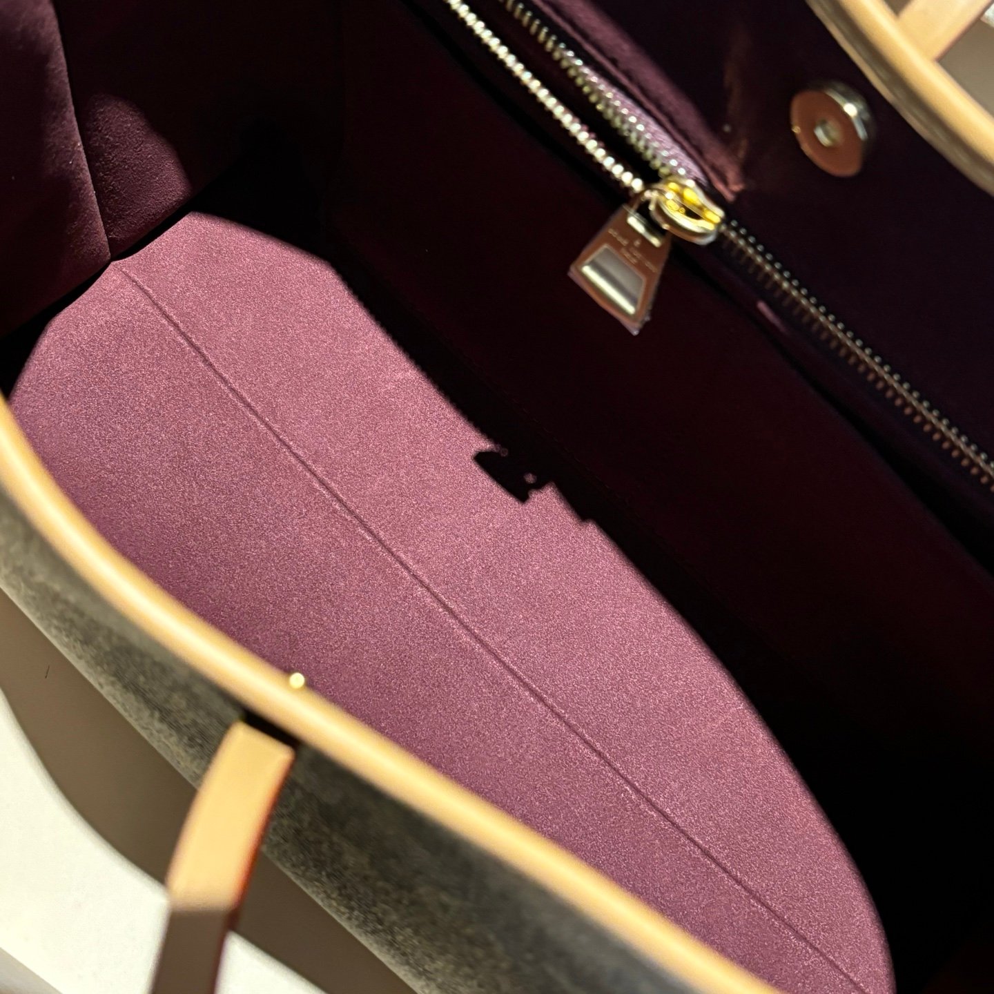 Louis Vuitton Capucines Bag L100804 - Image 6