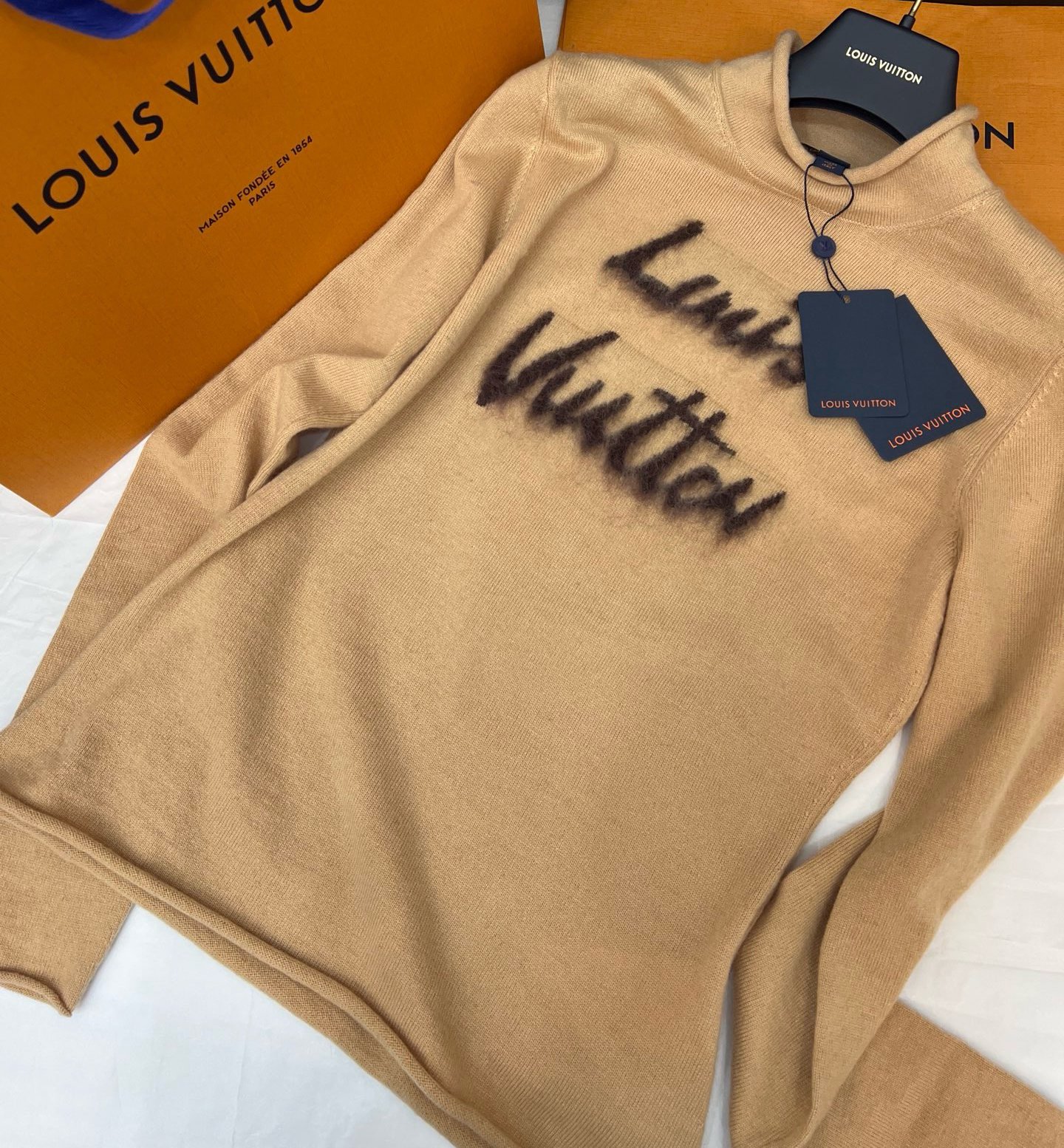 LV brushed letter knit long-sleeve shirt D100904 - Image 2