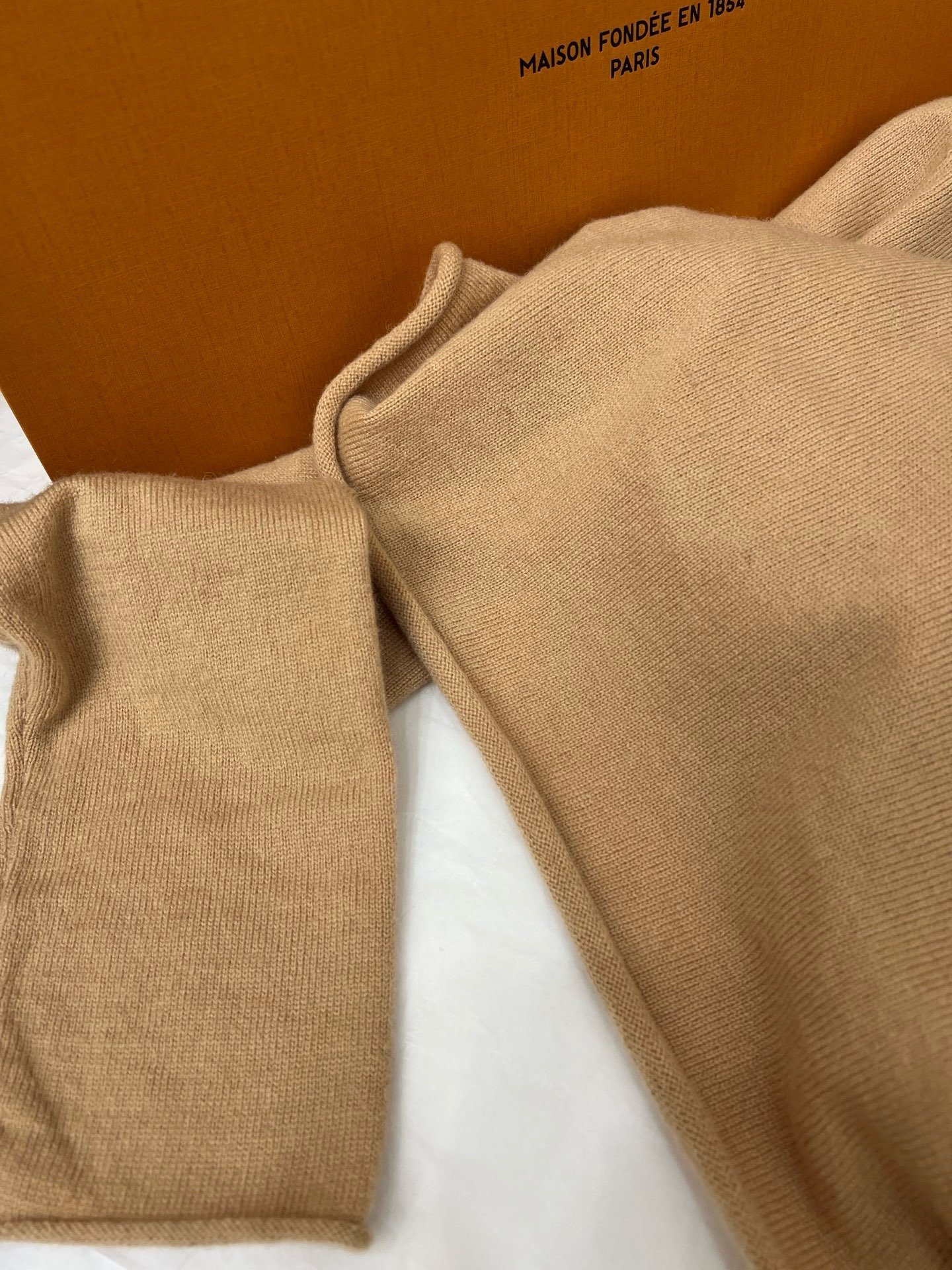 LV brushed letter knit long-sleeve shirt D100904 - Image 7