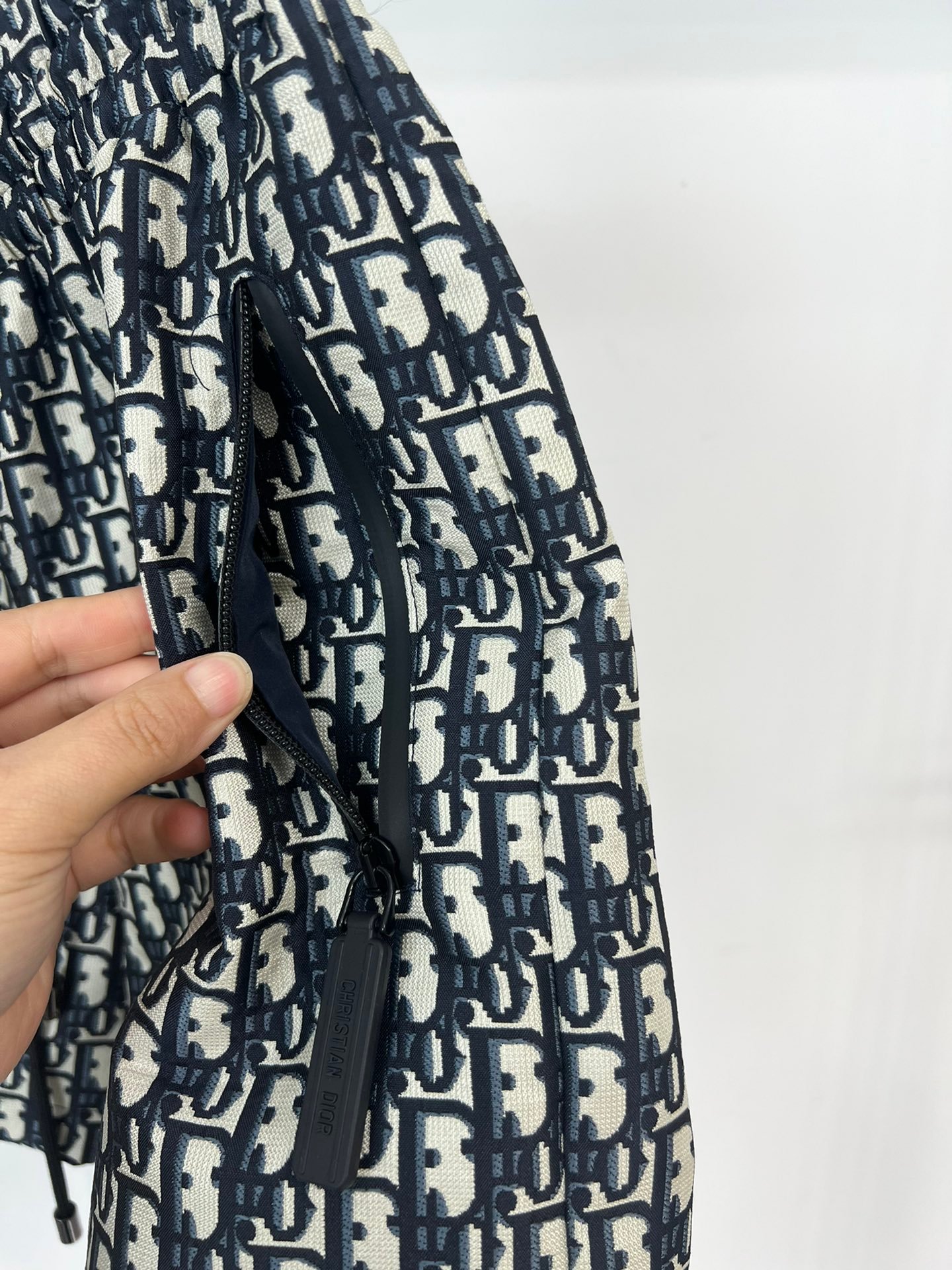 Dior Oblique Logo Bermuda Shorts 101305 - Image 4