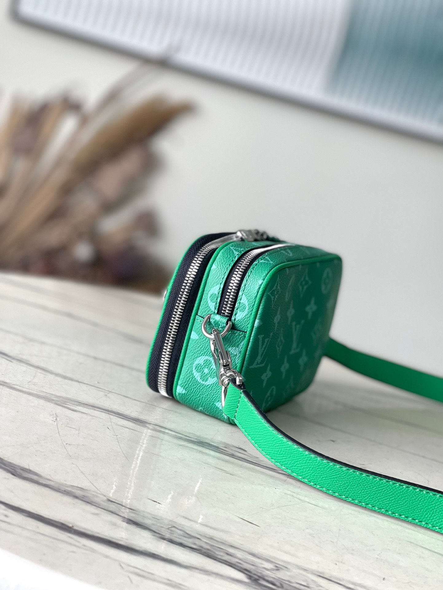 LV embossed leather bag L102001 - Image 5