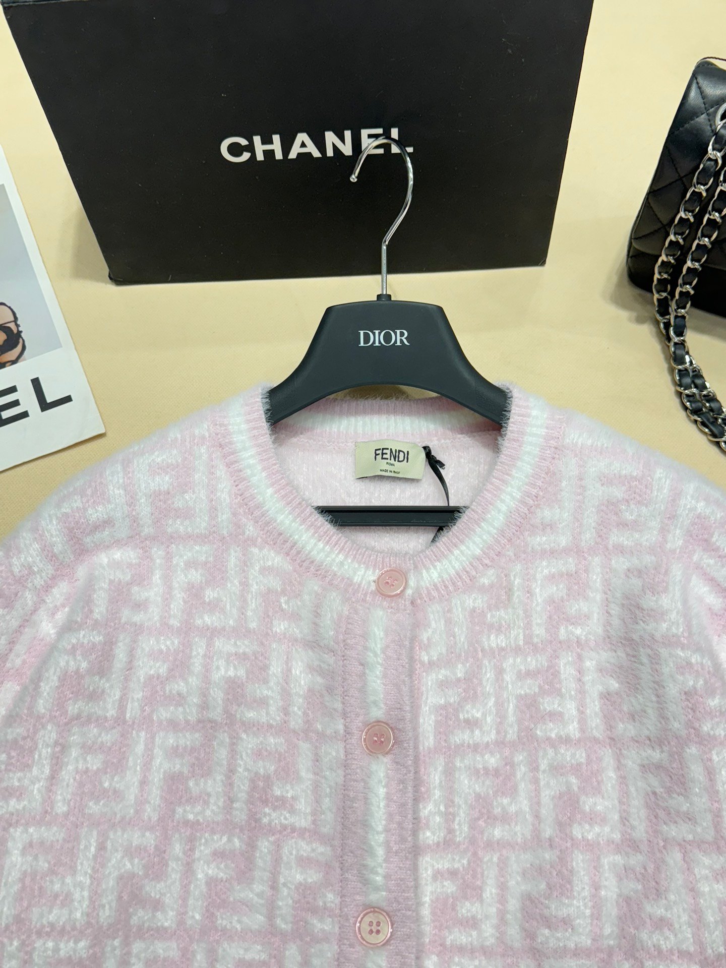 Fendi V-neck knitted cardigan D102102 - Image 4